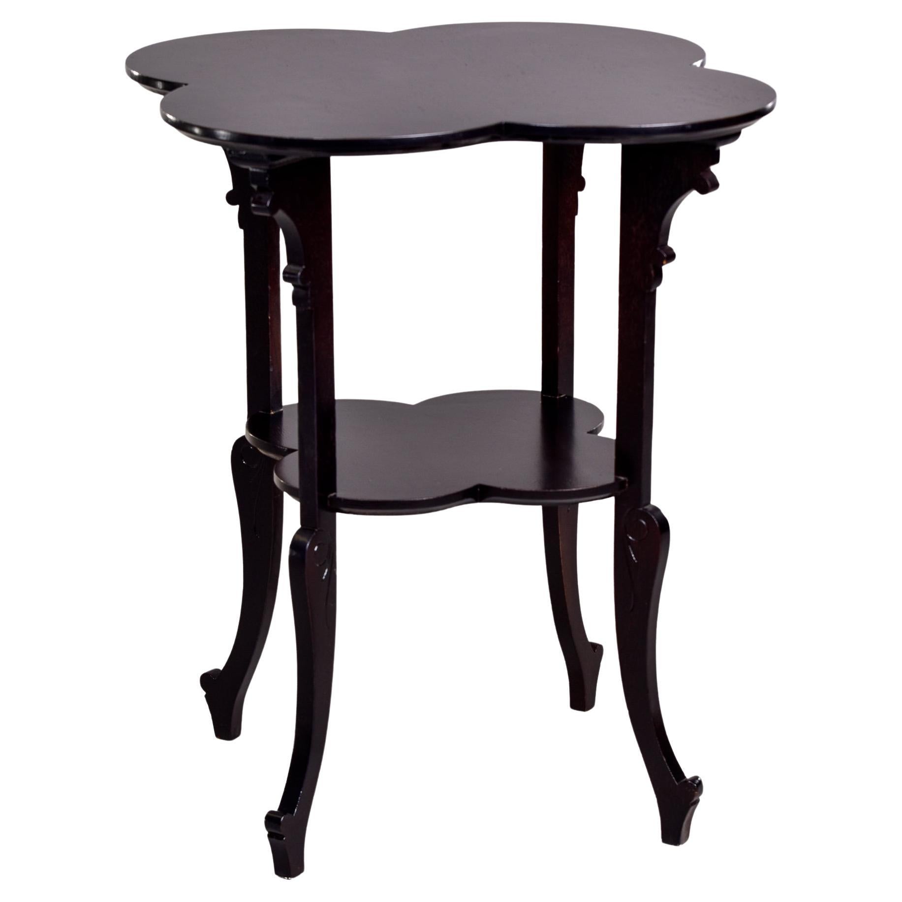 French Art Deco Black Scalloped Quatrefoil Side Table