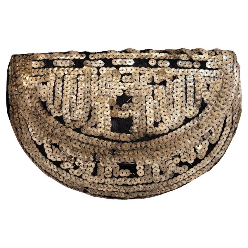 French Art deco very refined and Exquisite vintage clutch bag, decorated with gold sequins 
