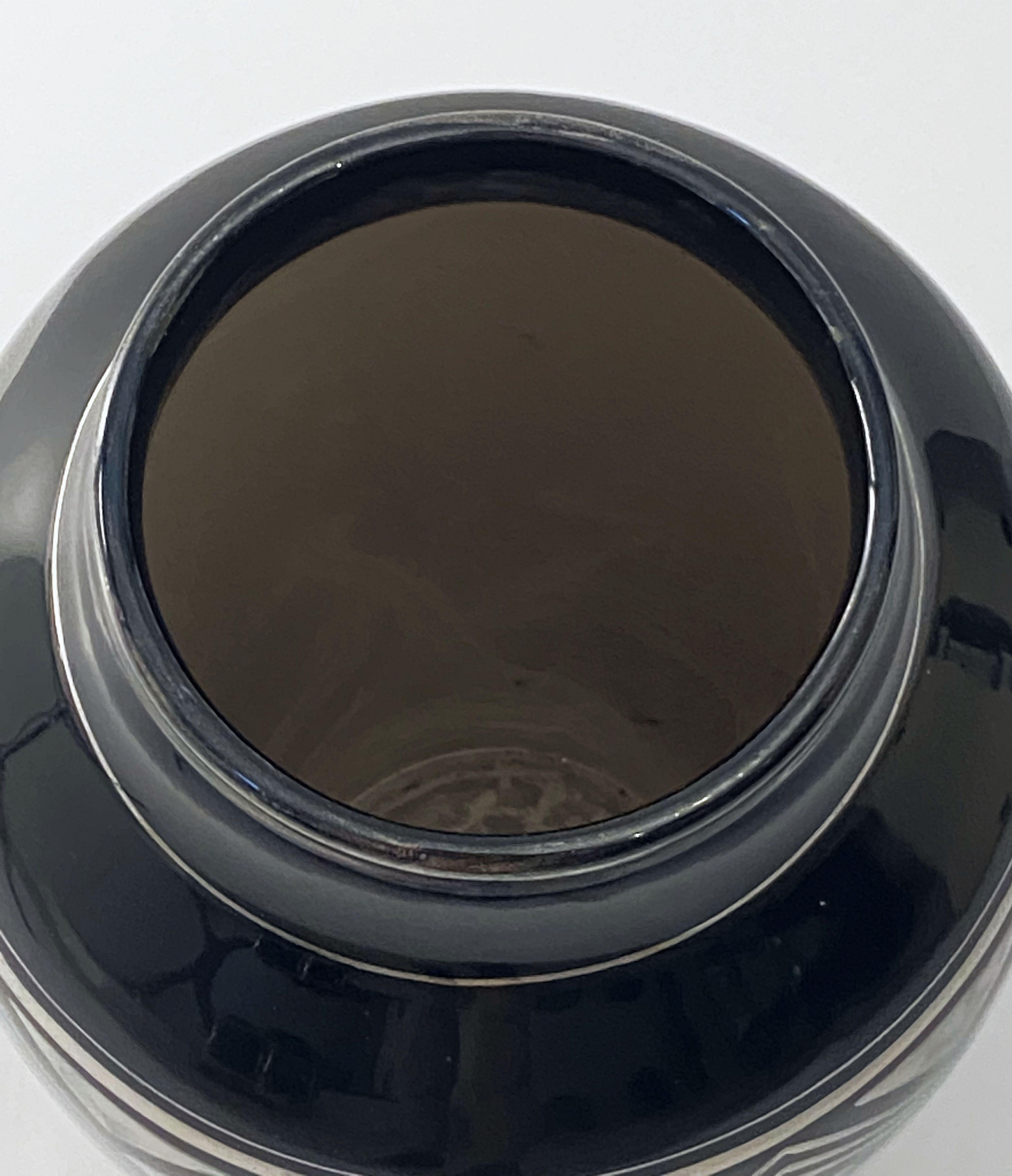 Jarrón Art Decó negro con motivo geométrico en plata de Odyv en venta 5