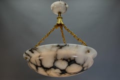 Lampe suspendue en bronze et albâtre veiné de noir, vers 1920