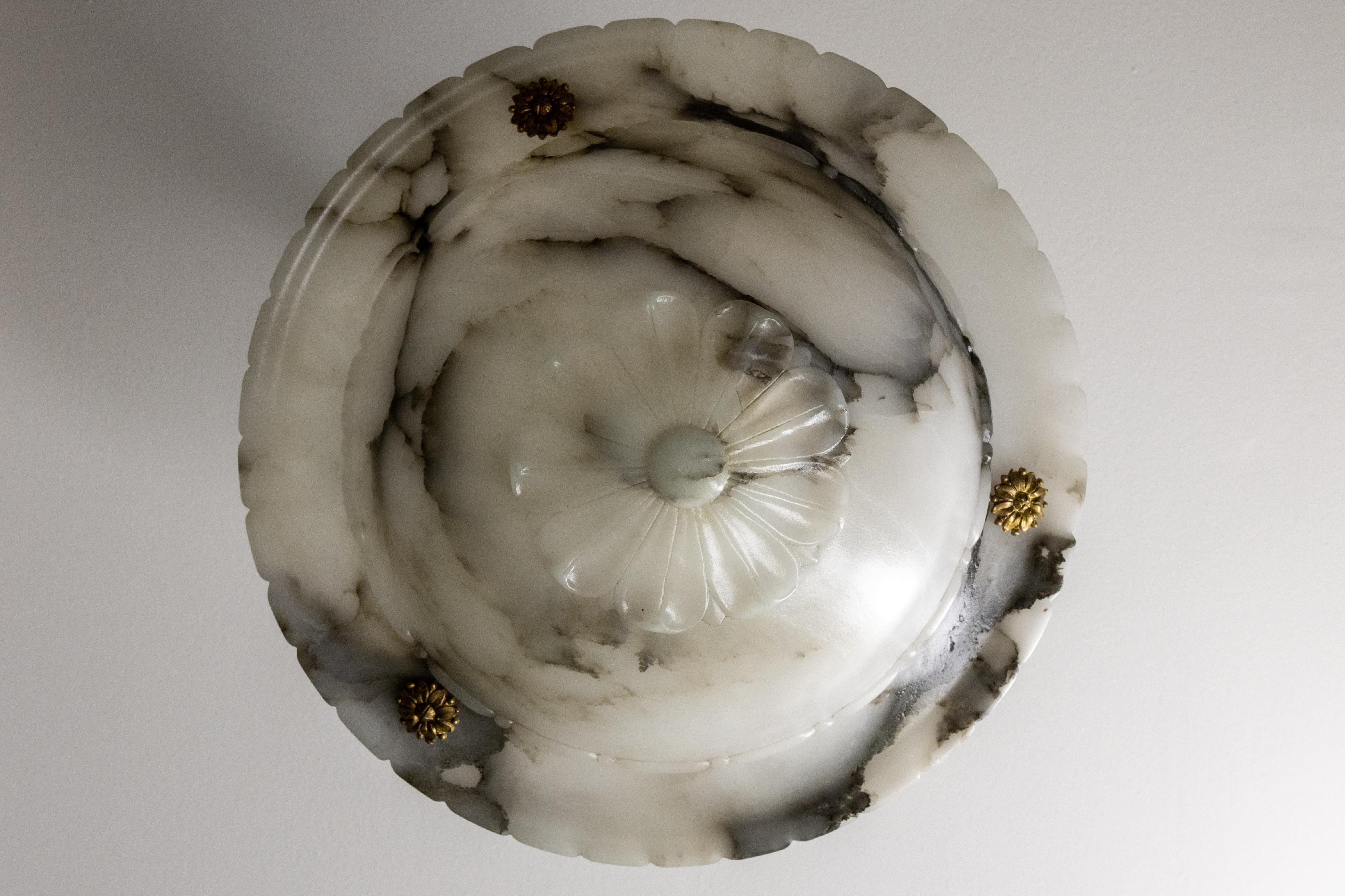 French Art Deco Black-Veined White Alabaster and Brass Pendant Light, ca 1920s For Sale 1