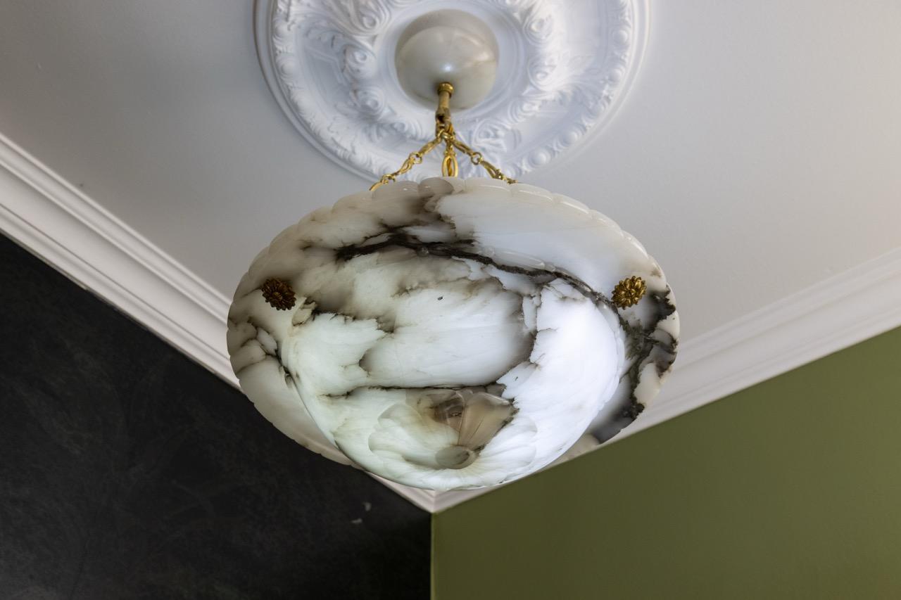 French Art Deco Black-Veined White Alabaster and Brass Pendant Light, ca 1920s For Sale 3