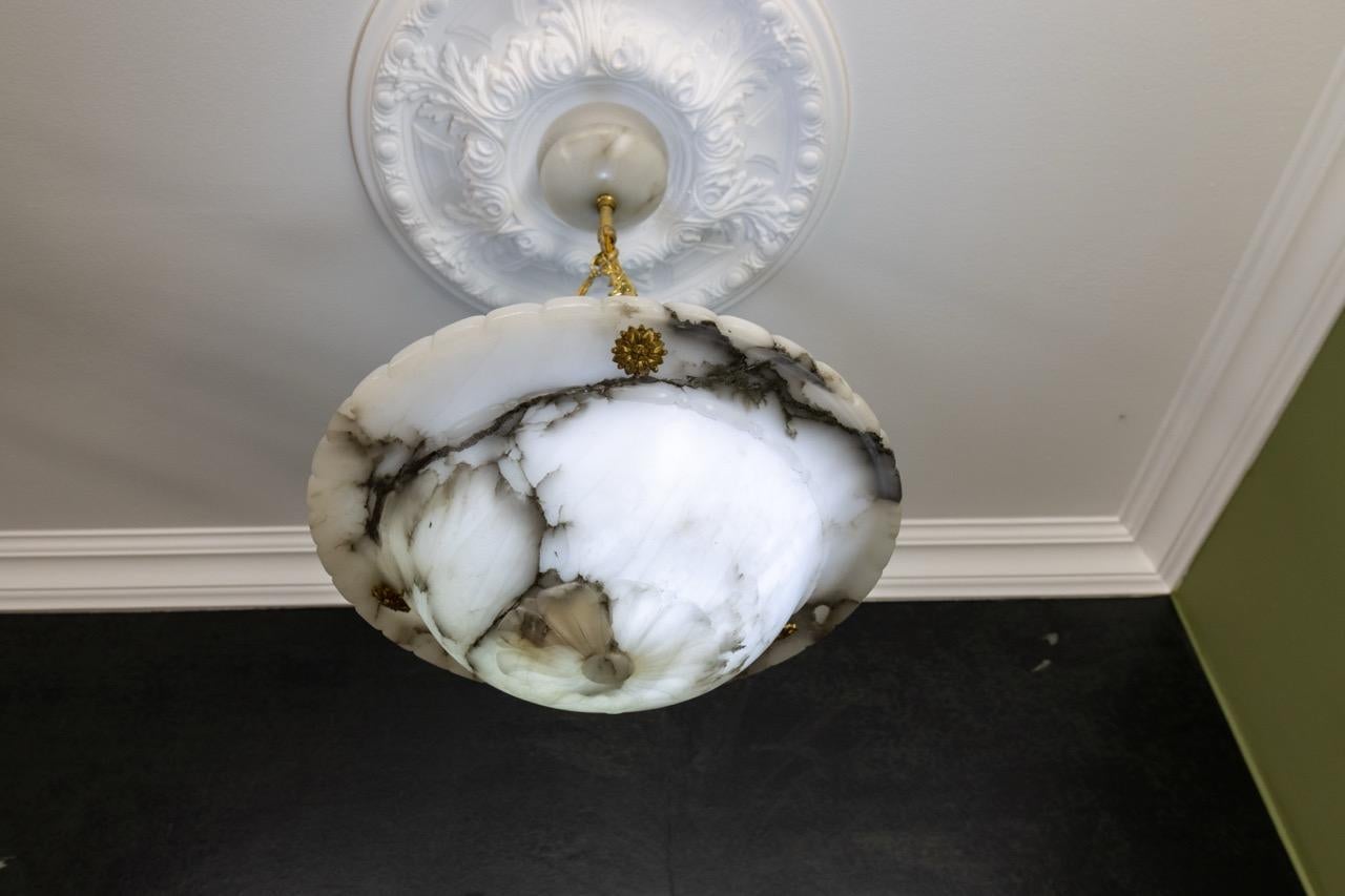 French Art Deco Black-Veined White Alabaster and Brass Pendant Light, ca 1920s For Sale 4