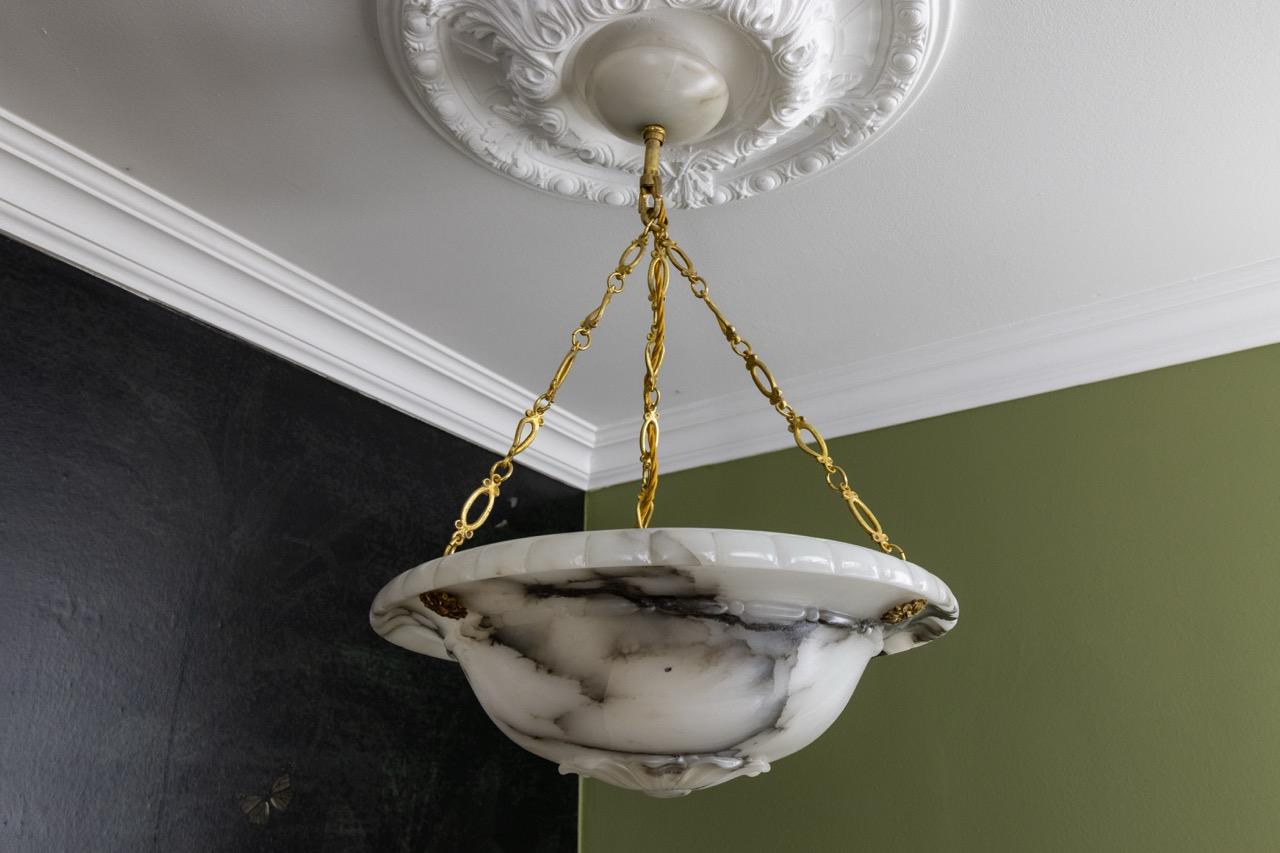 French Art Deco Black-Veined White Alabaster and Brass Pendant Light, ca 1920s For Sale 5