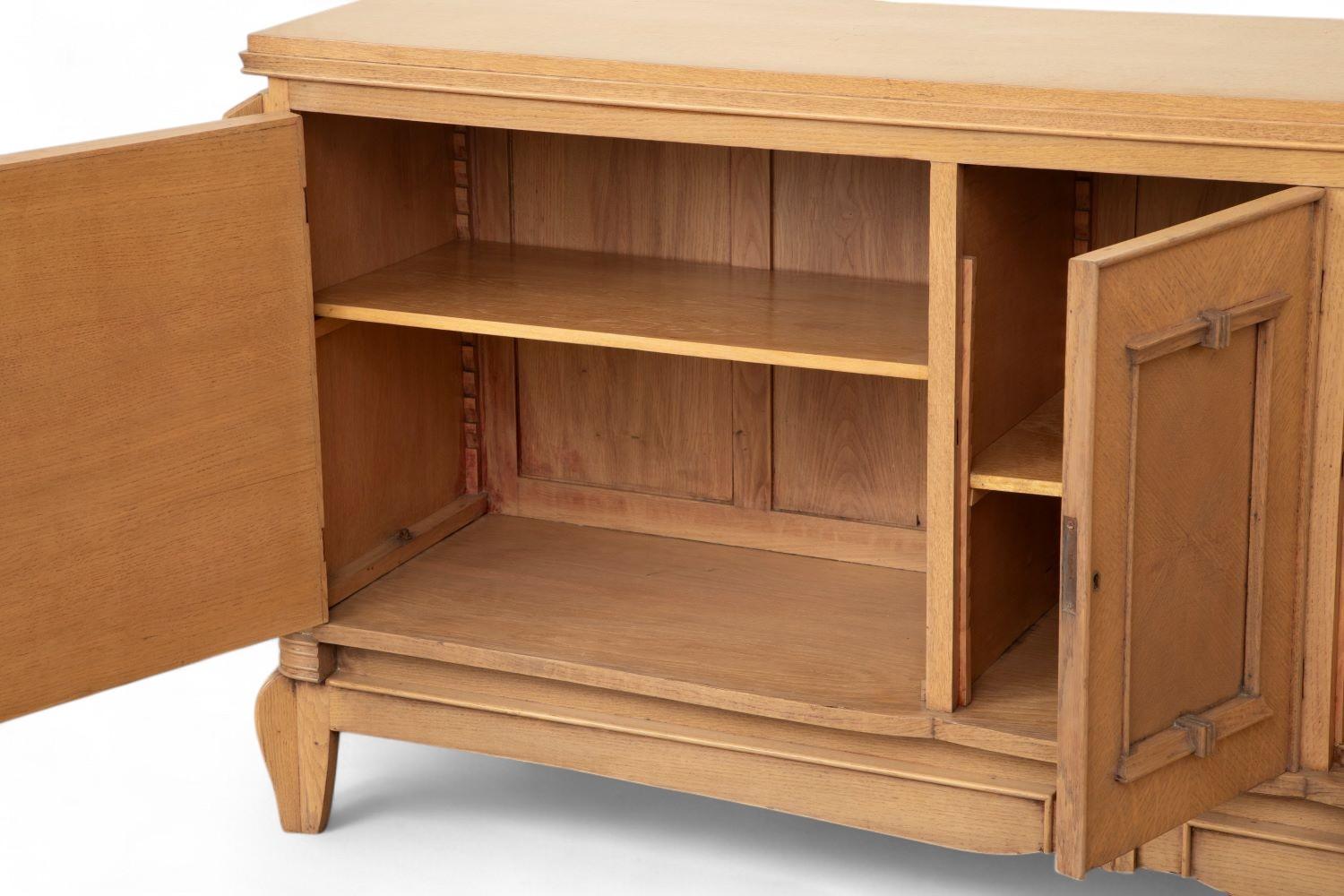 Credenza Art Deco francese con finitura sbiancata e motivi geometrici a croce in vendita 1