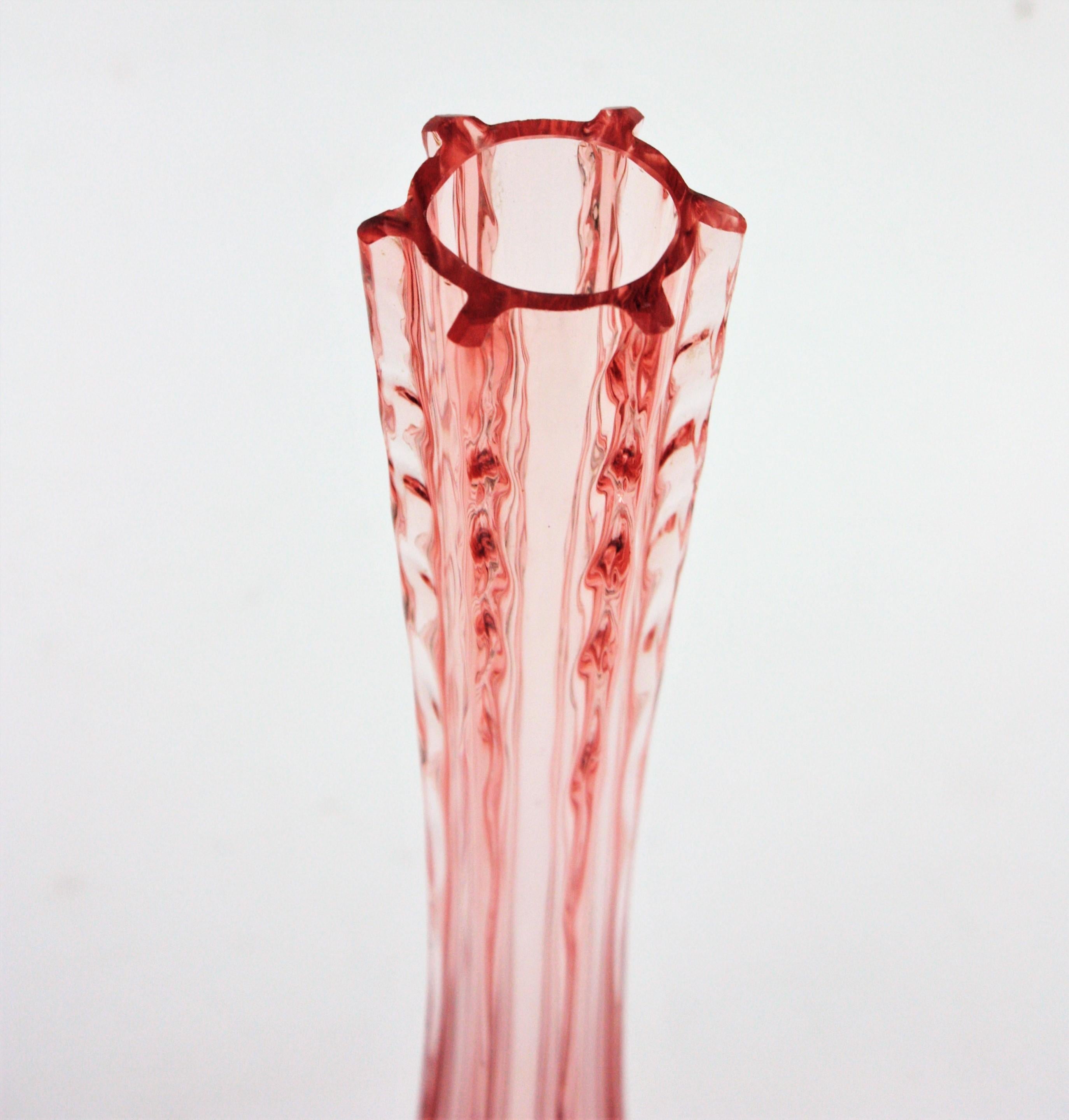 French Art Deco Blown Glass Pink Amberina Single Flower Vase For Sale 2