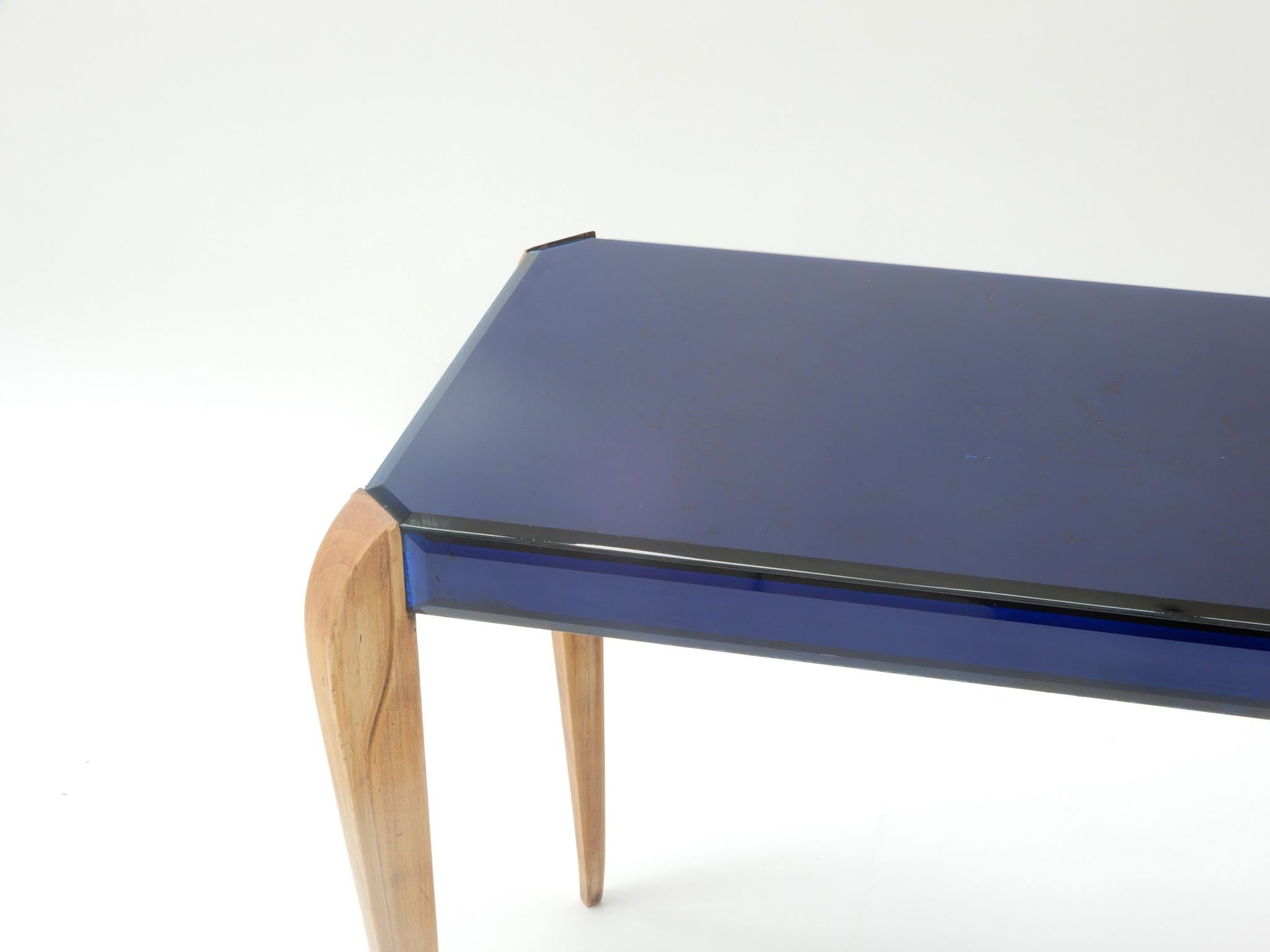 Table d'appoint Art Déco française en verre bleu avec pieds en bois Bon état à London, GB