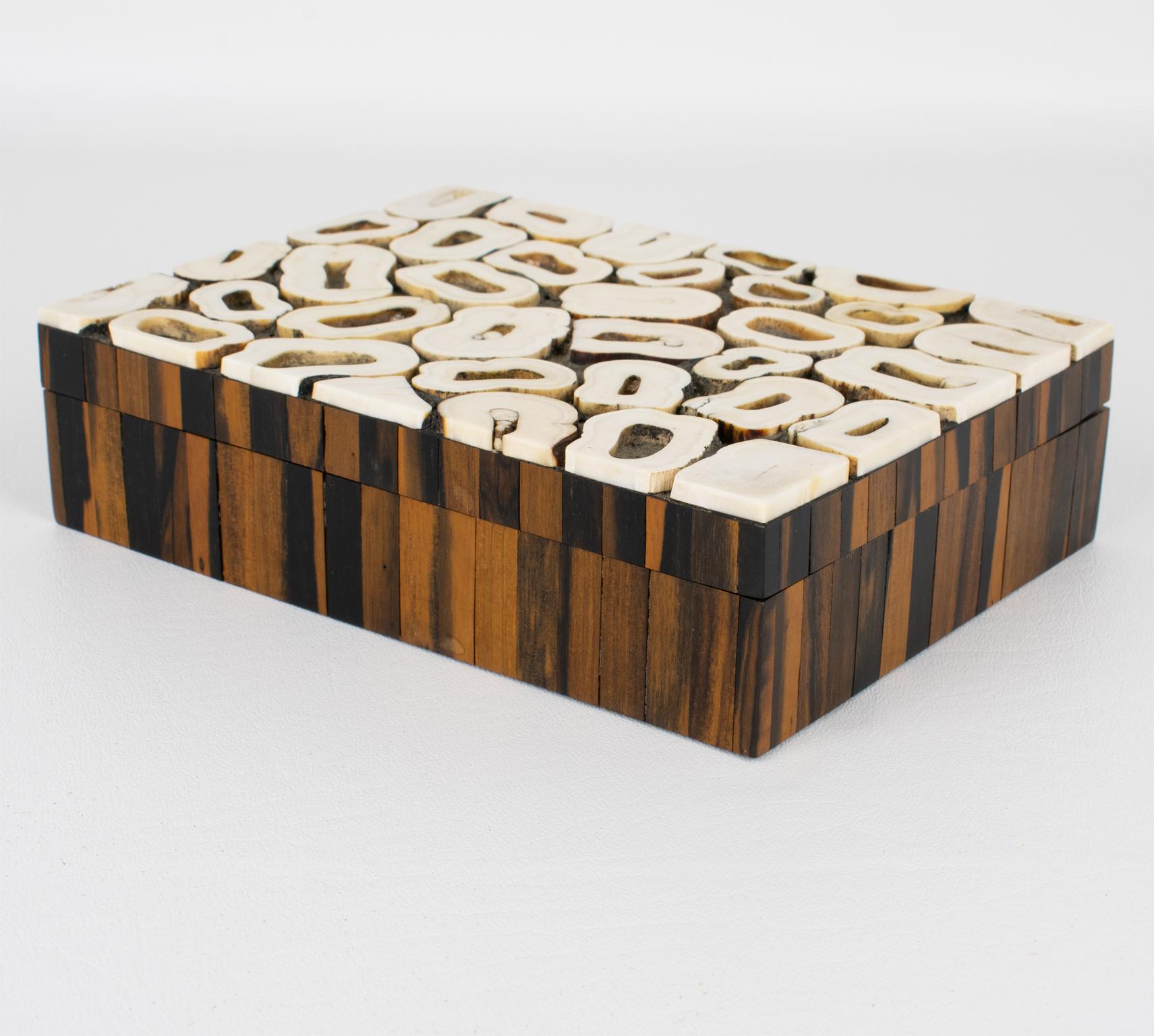 Caja francesa Art Decó de marquetería de hueso y madera de macassar en venta 4
