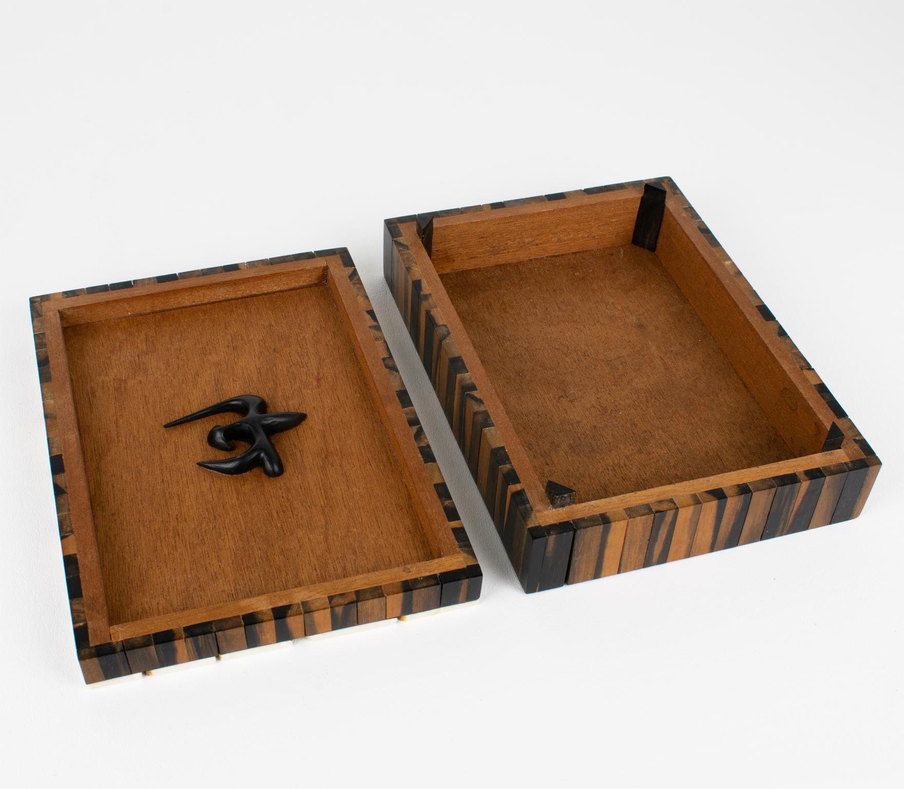 Caja francesa Art Decó de marquetería de hueso y madera de macassar mediados del siglo XX en venta