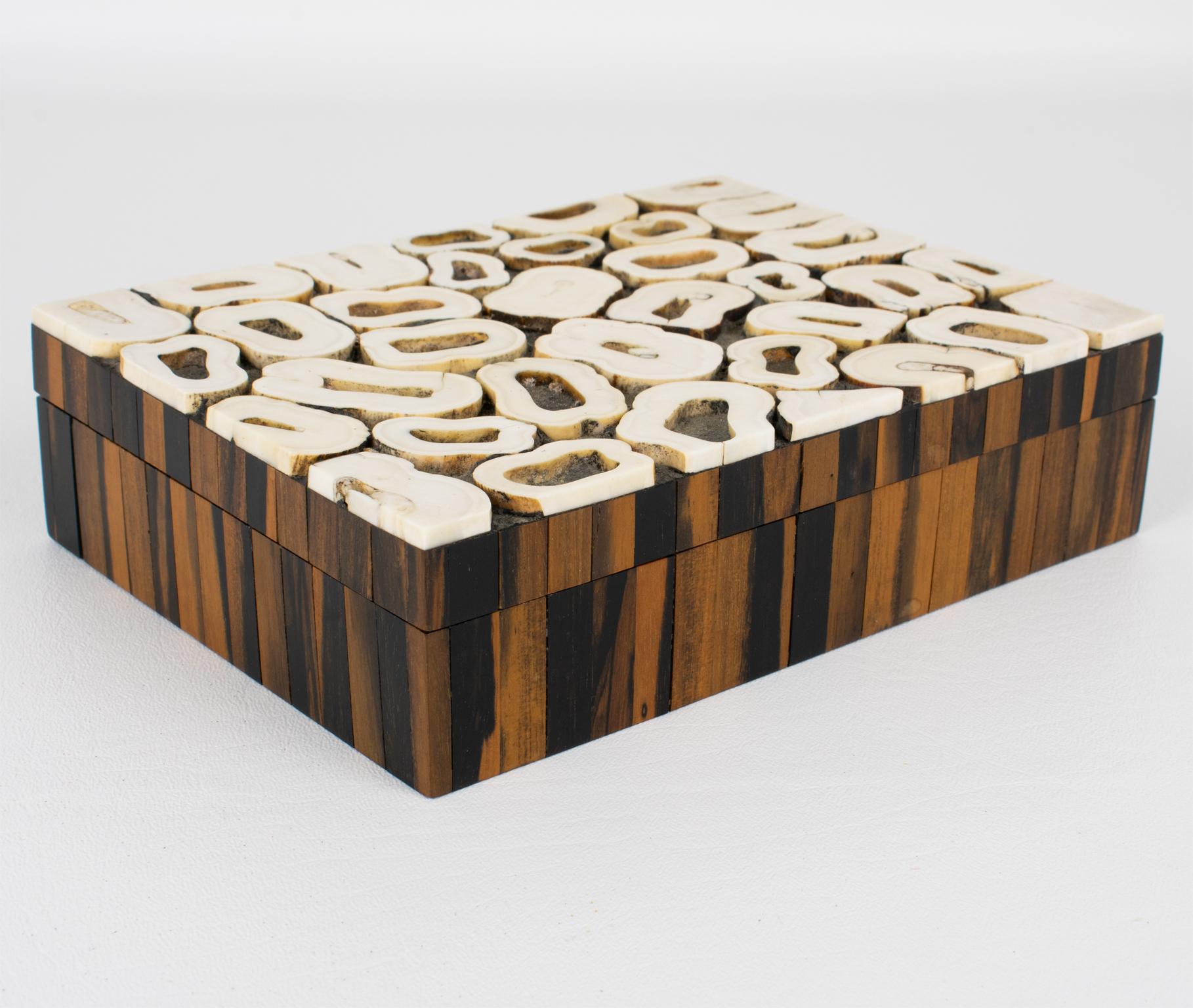 Caja francesa Art Decó de marquetería de hueso y madera de macassar en venta 3