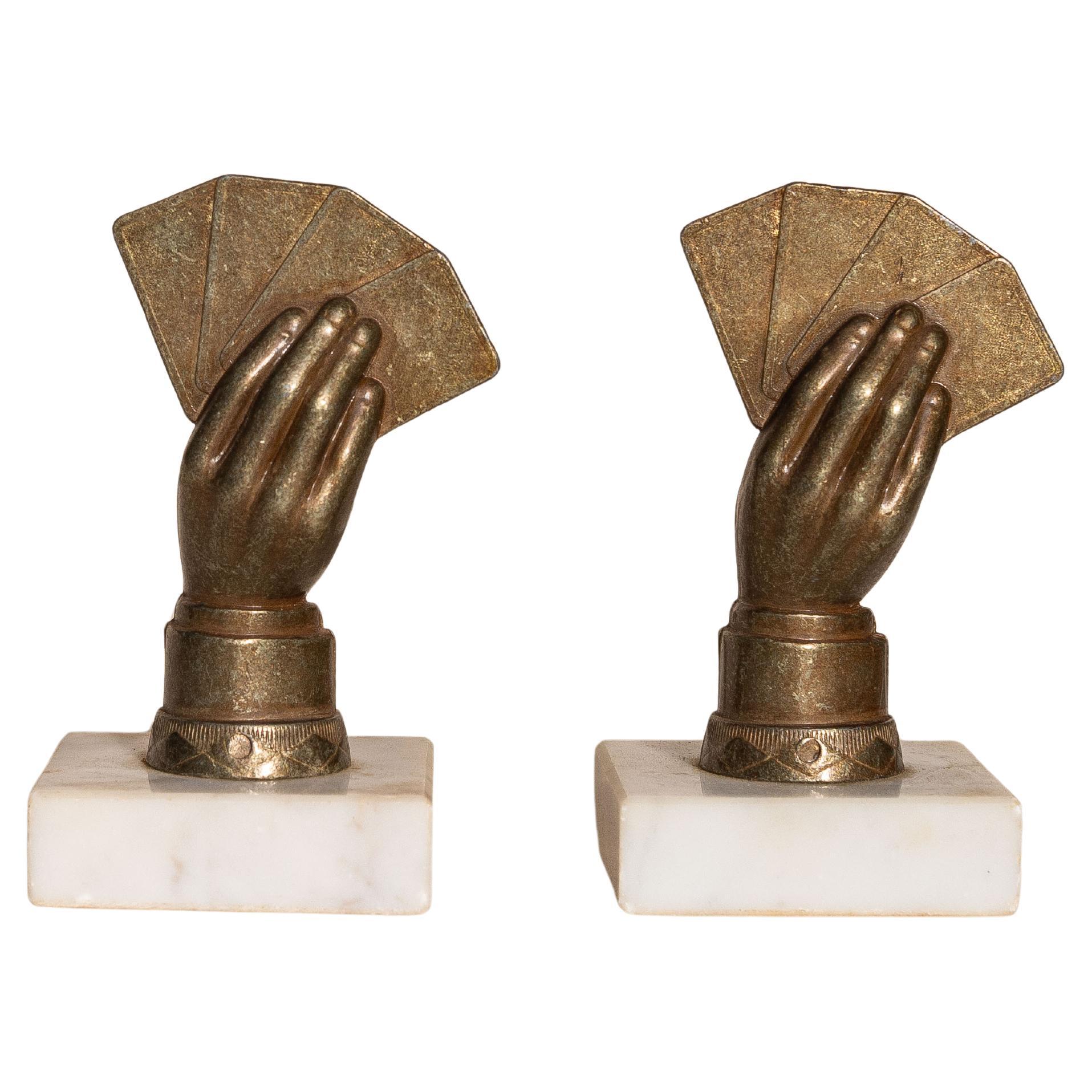 Reggilibri Art Deco francese - Mano che regge quattro assi - Speltro dorato e marmo 1930 in vendita