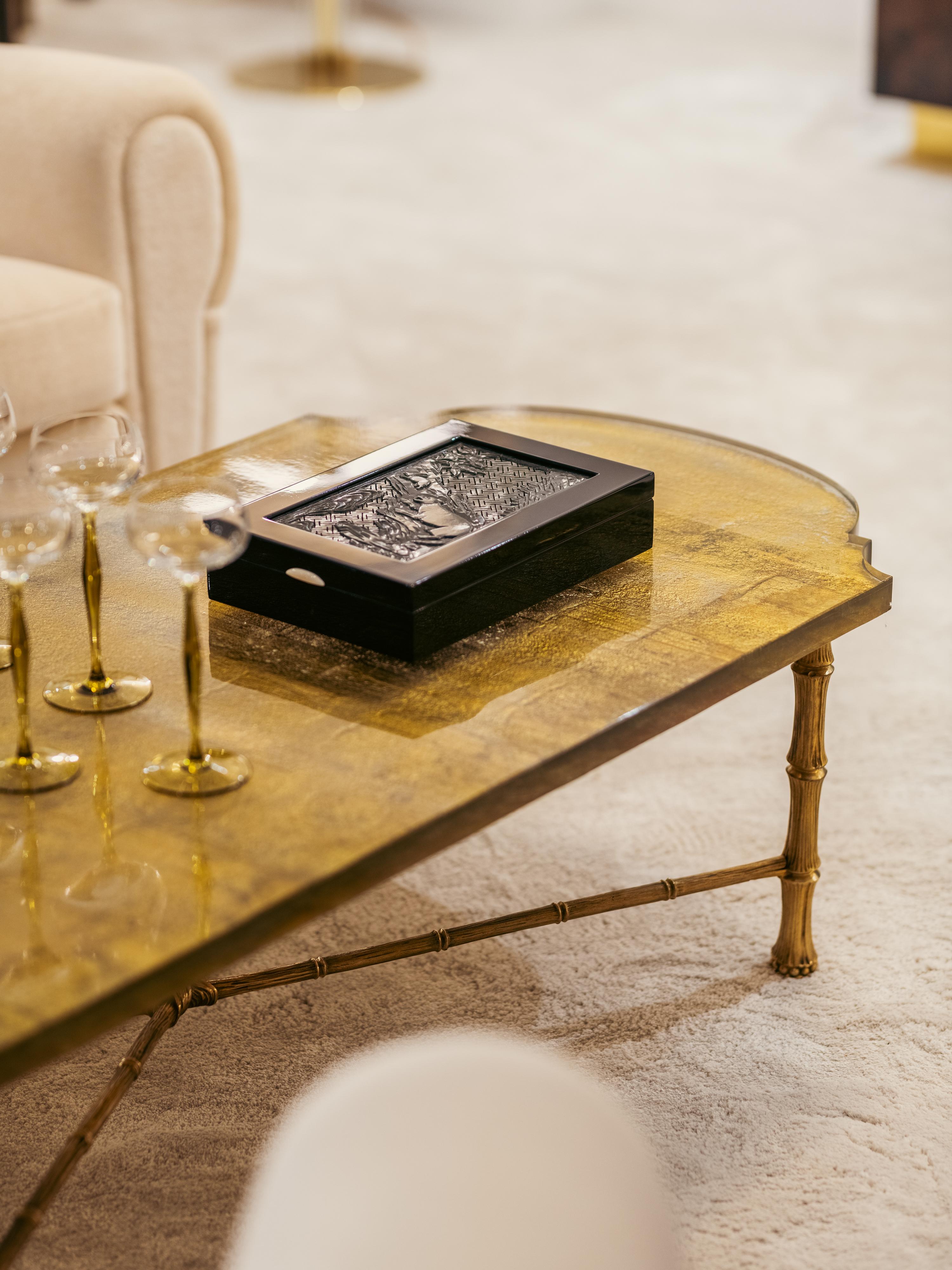 Boîte Art déco française laquée noire et pierre de jade sculptée, 1930 en vente 8