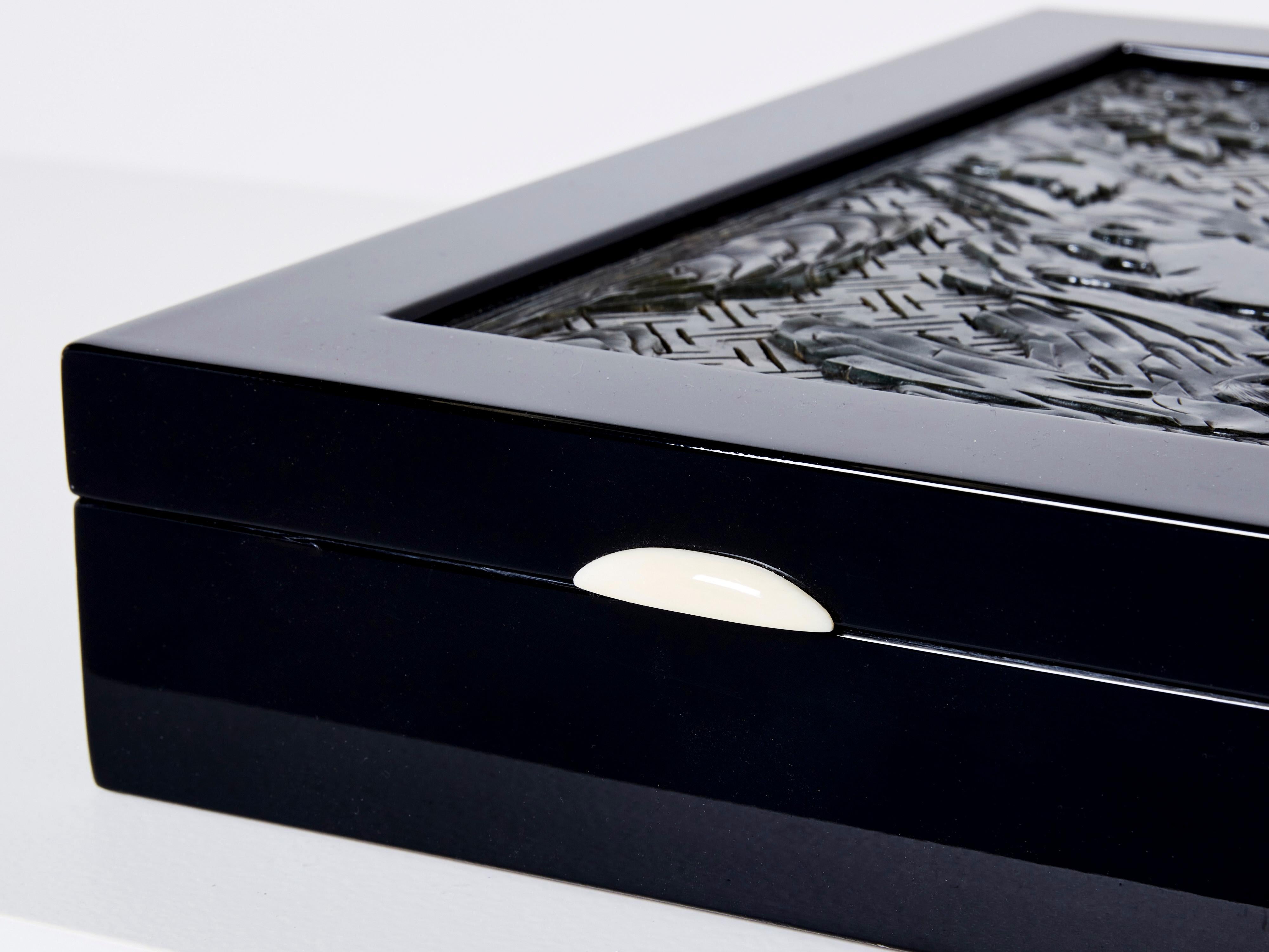 French Art Deco Box Black Lacquer Carved Jade Stone, 1930 For Sale 2