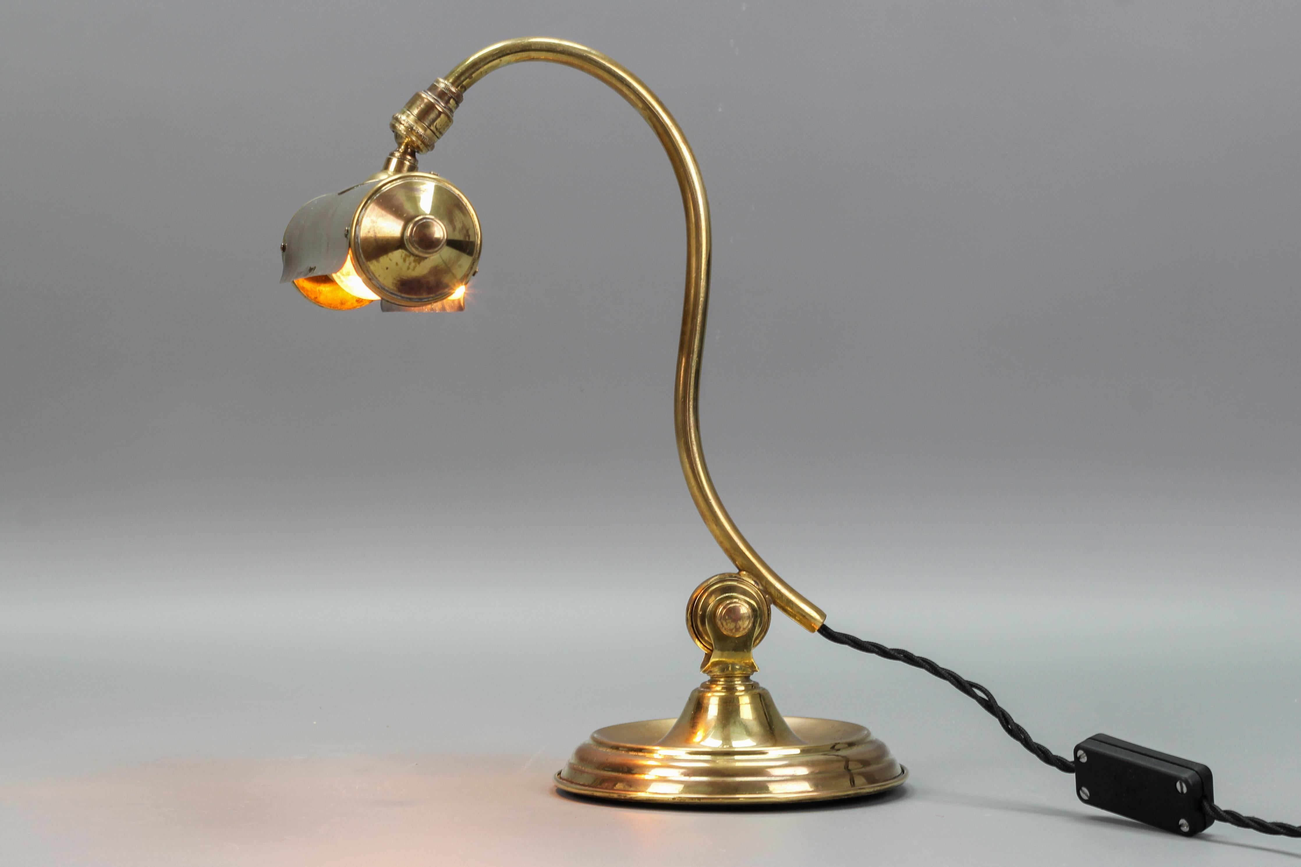 Lampe de bureau réglable en laiton Art Déco française, années 1930 en vente 3