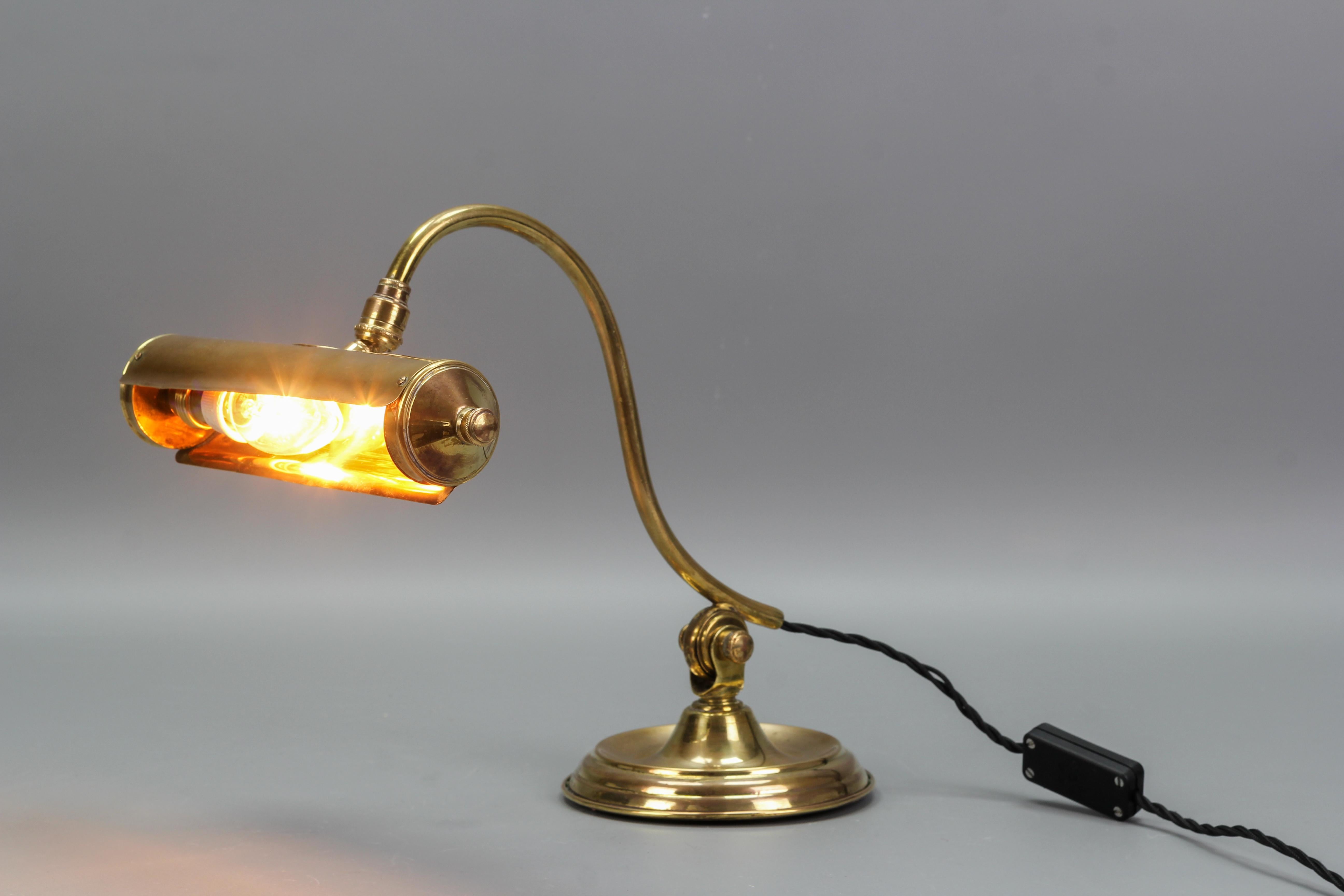 Mid-20th Century French Art Deco Brass Adjustable Desk Lamp, 1930s For Sale