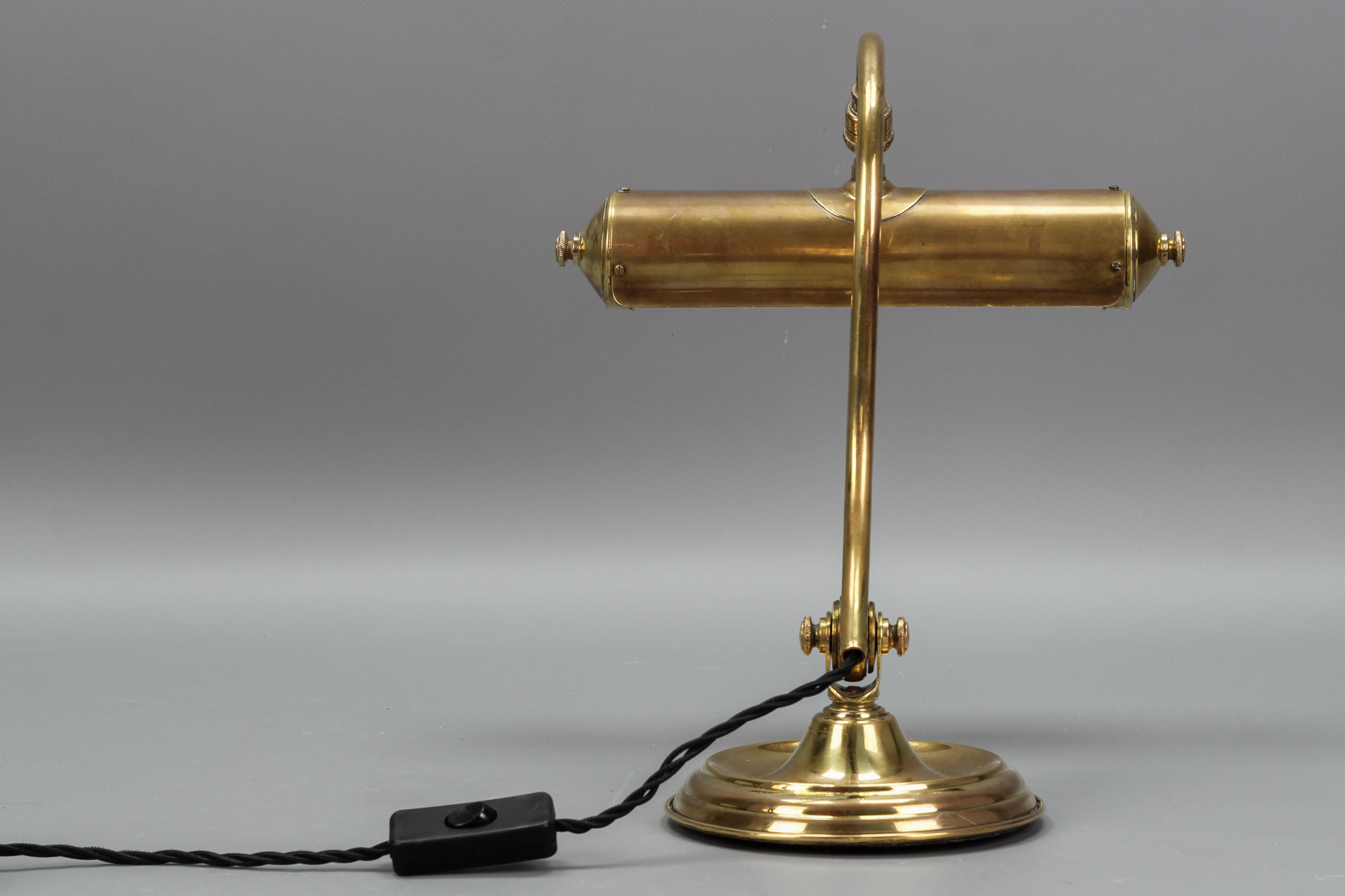 French Art Deco Brass Adjustable Desk Lamp, 1930s For Sale 4