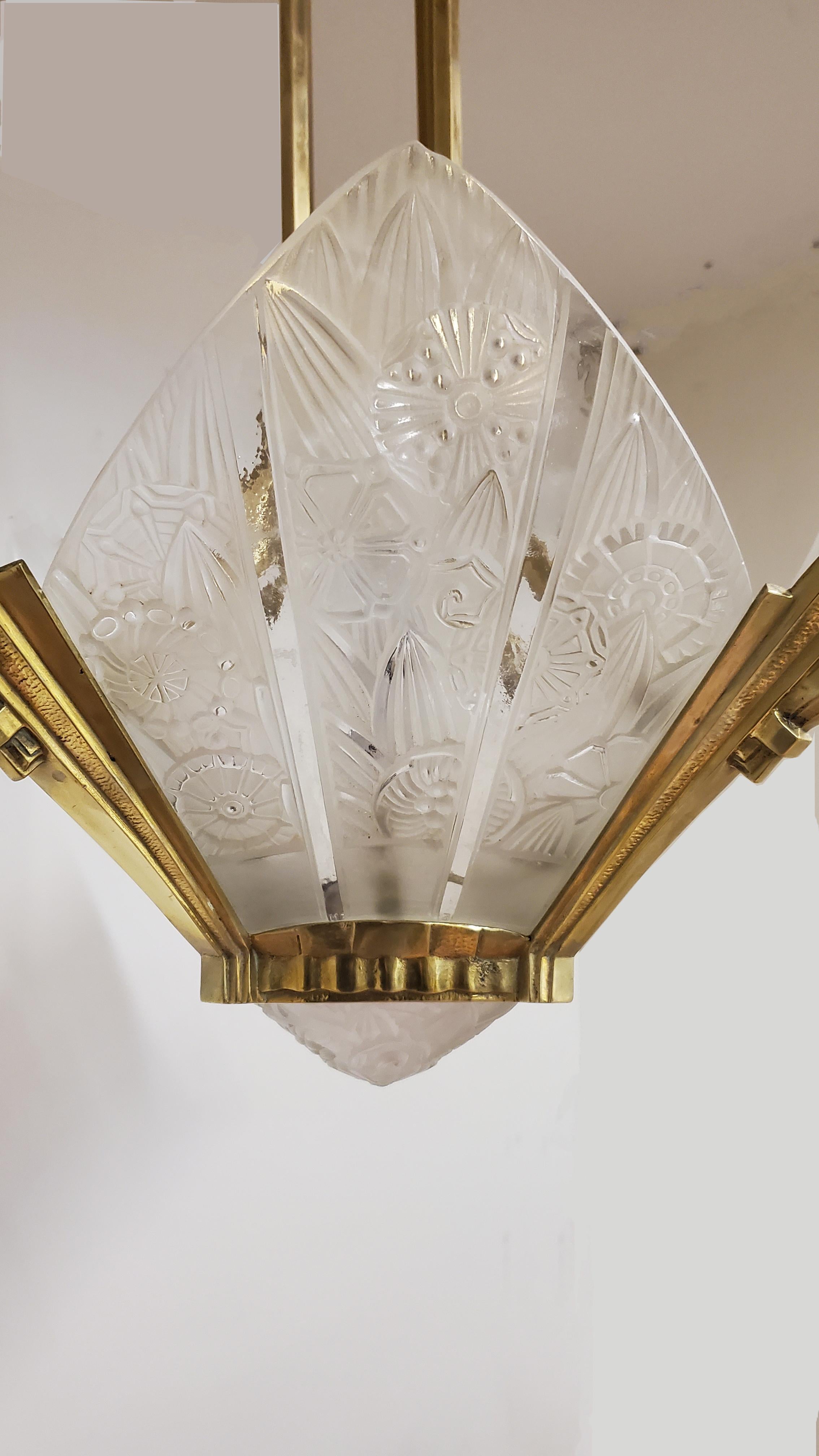 French Art Deco brass and art glass original Chandelier Signed Hettier Vincent For Sale 4