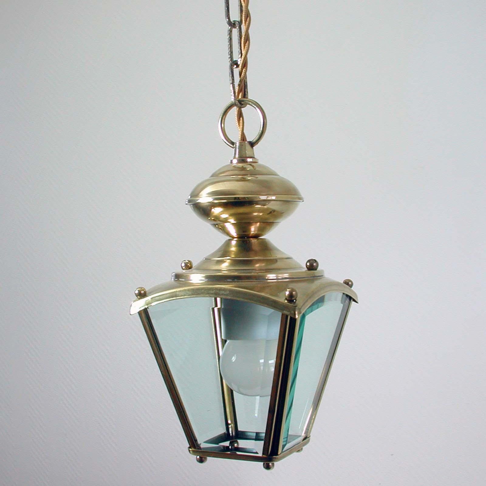 French Art Deco Brass and Bevelled Glass Lantern Pendant, Set of 2, 1930s In Good Condition In NUEMBRECHT, NRW