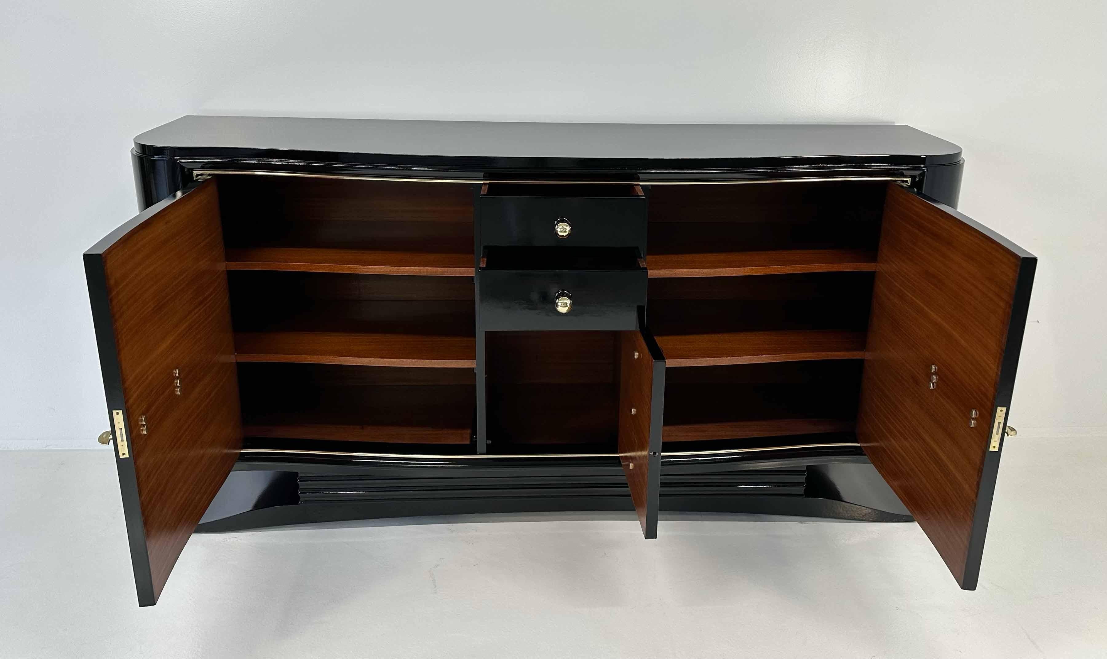Credenza francese Art Déco in ottone e laccato nero in vendita 6