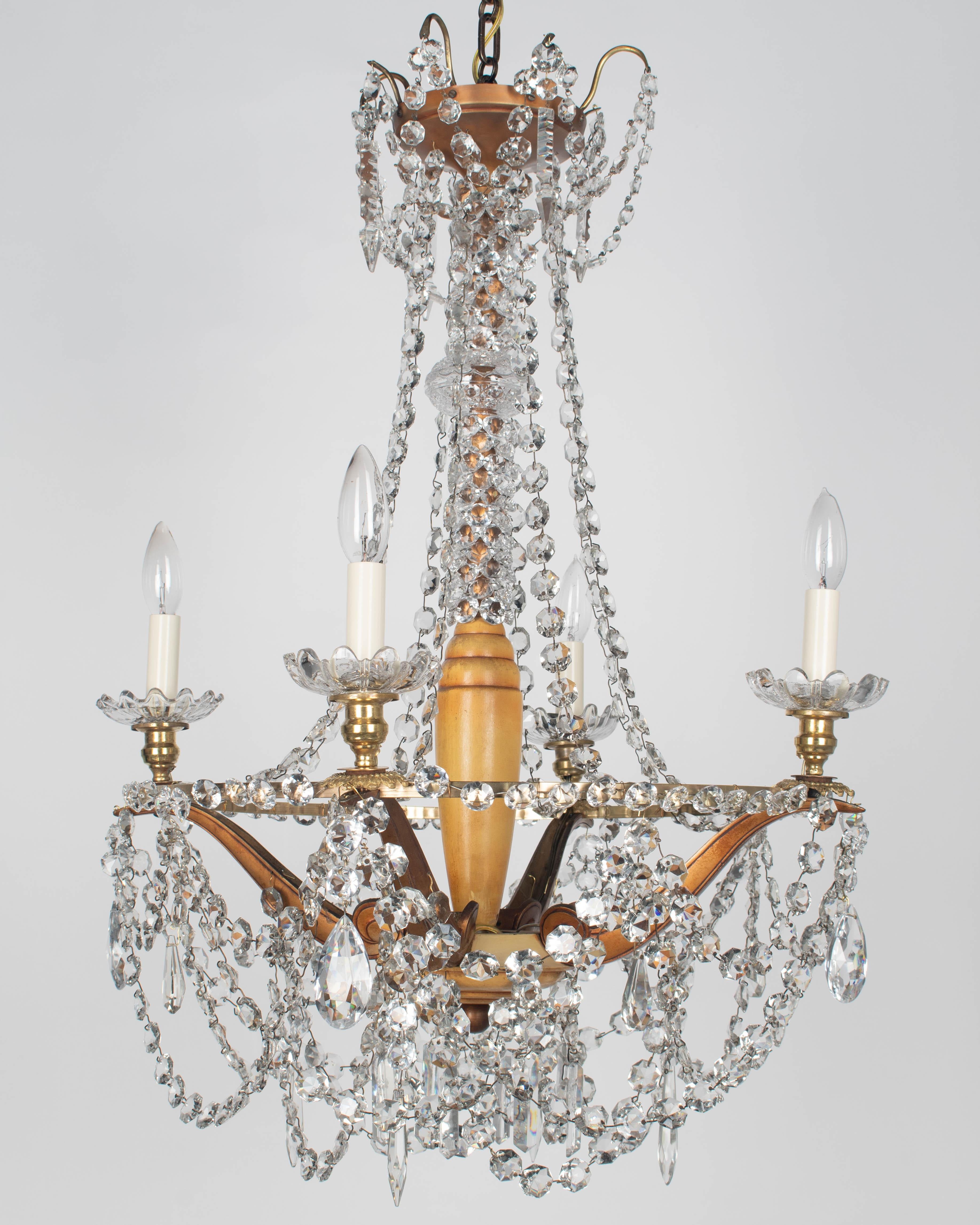 Français Lustre Art Déco français en laiton et cristal 4 lumières en vente