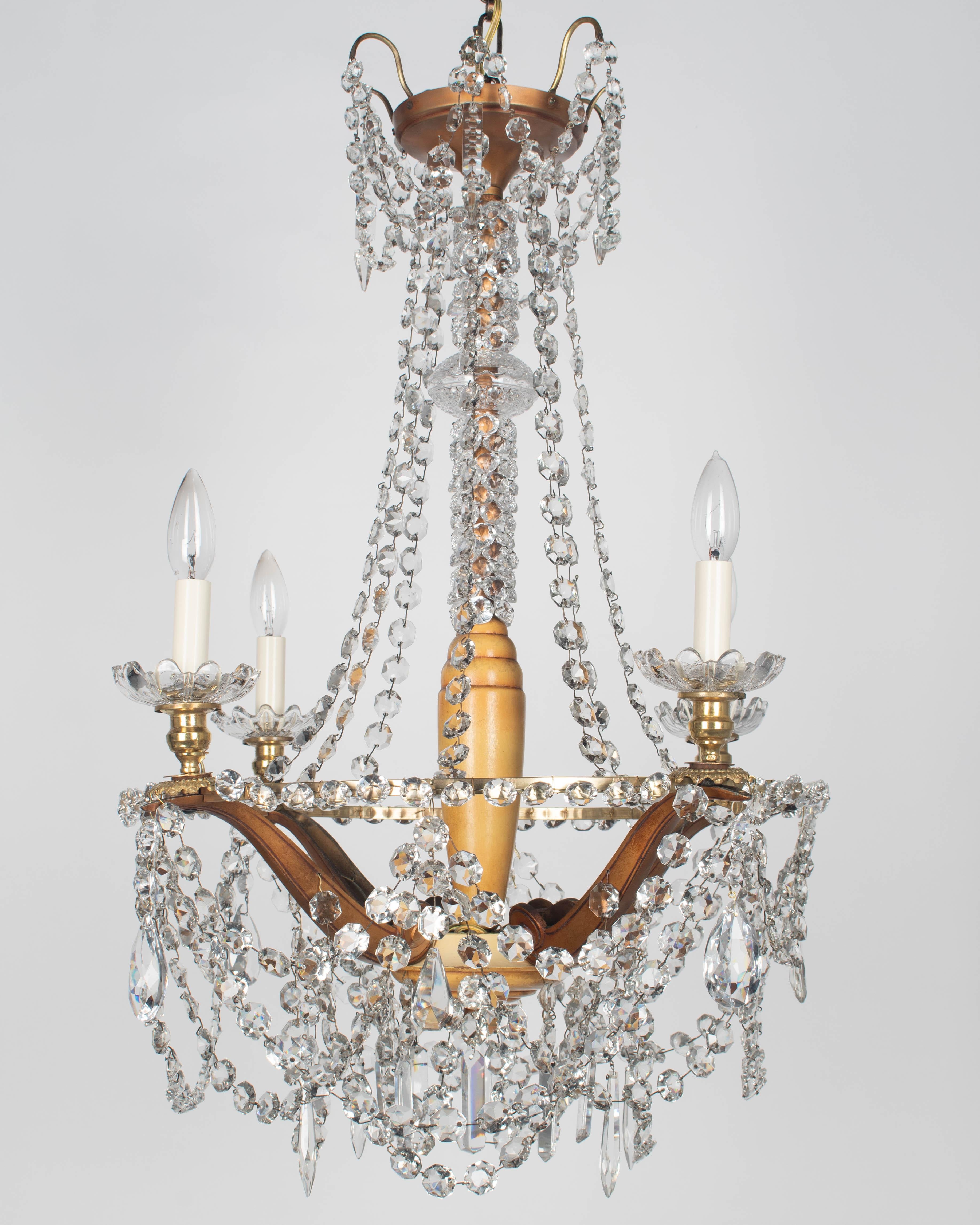 Moulage Lustre Art Déco français en laiton et cristal 4 lumières en vente