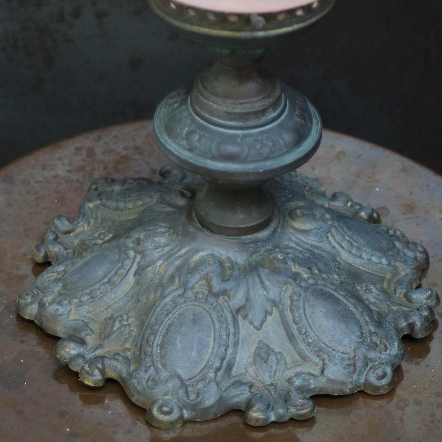 Laiton Plafonnier Art Déco en laiton et verre dépoli en vente