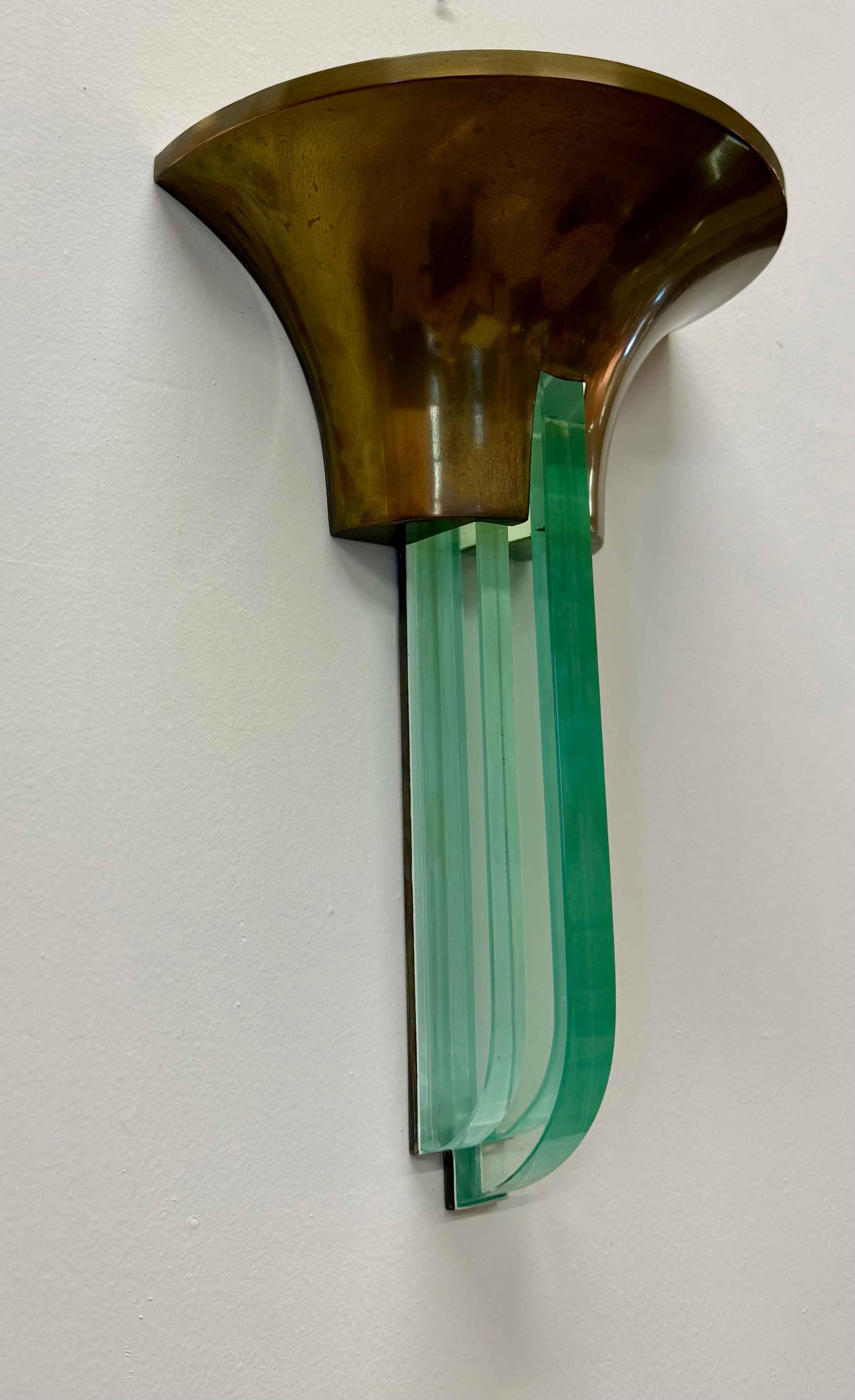 Aplique Art Decó francés de latón y cristal de Jean Perzel, años 40 en Bueno estado para la venta en Meda, MB