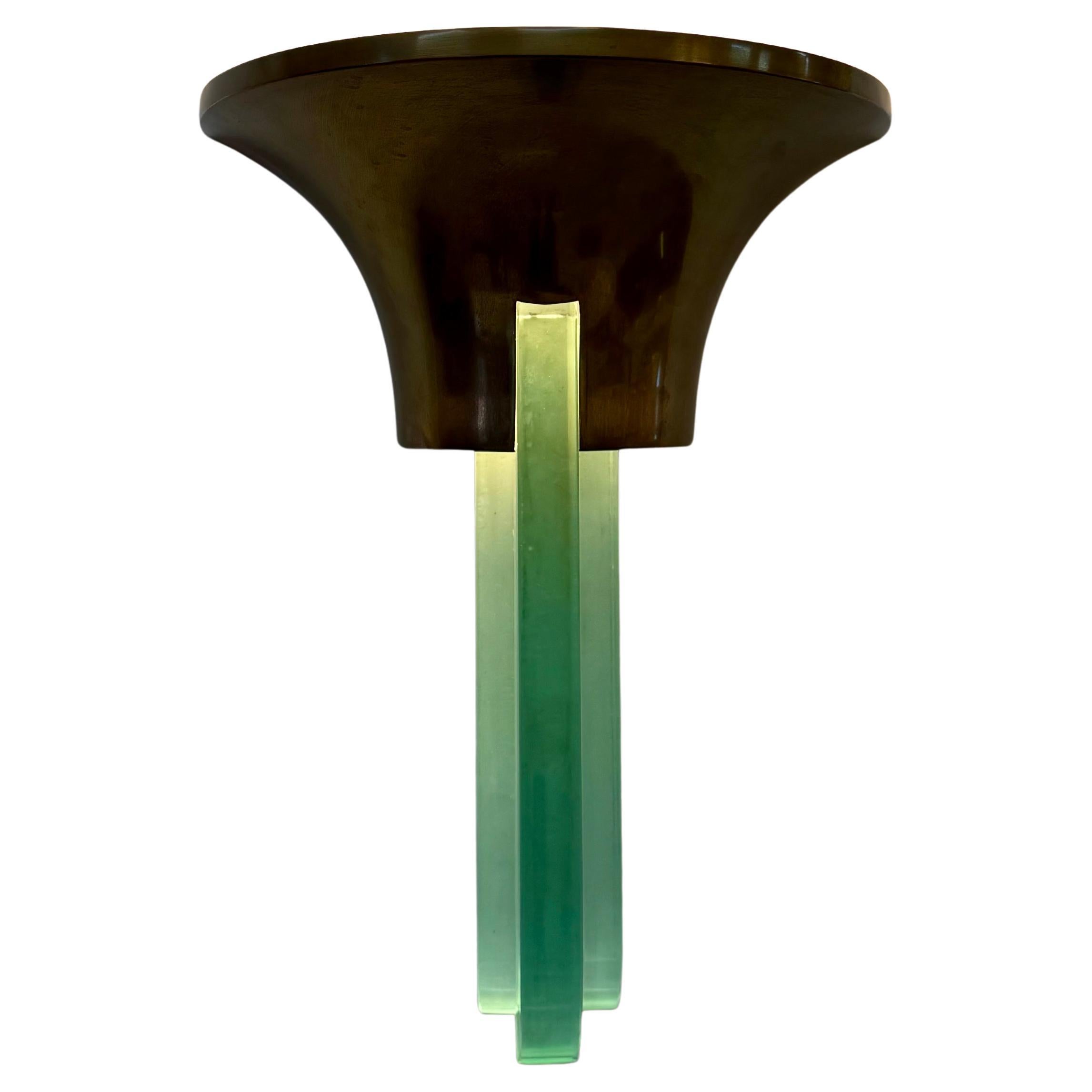 Aplique Art Decó francés de latón y cristal de Jean Perzel, años 40 en venta