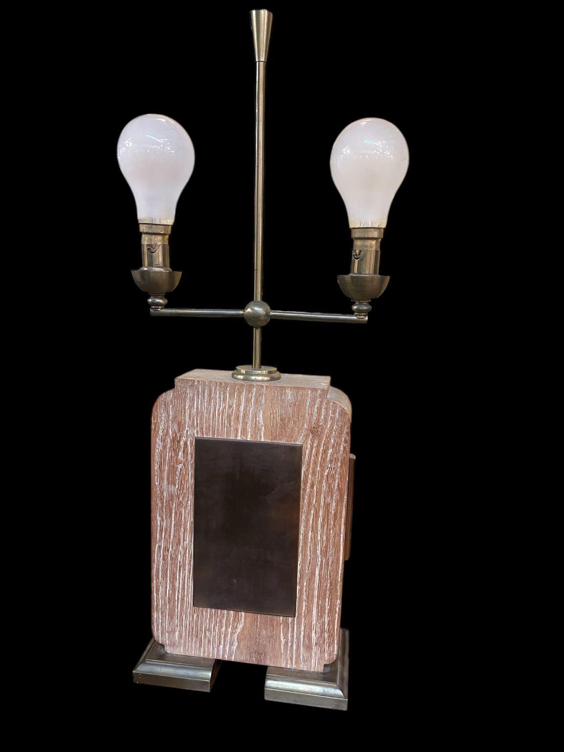 Lampe de table Art Déco en laiton et Oak Whiting C.1930's en vente 5
