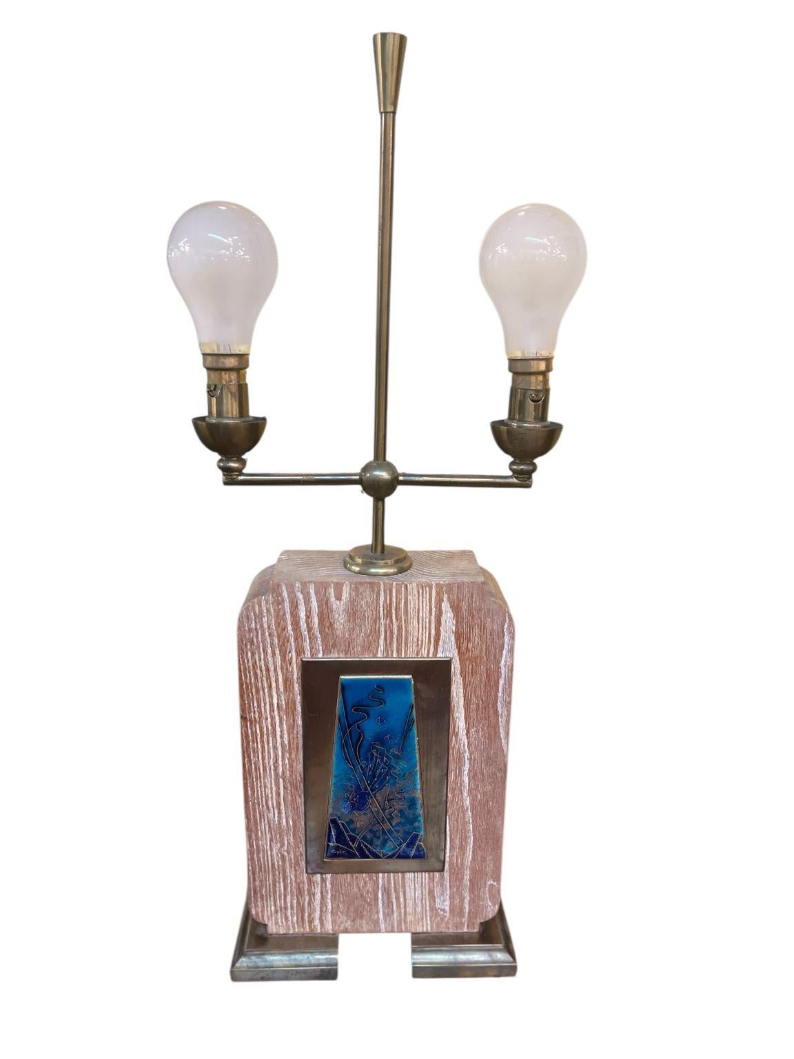 Français Lampe de table Art Déco en laiton et Oak Whiting C.1930's en vente