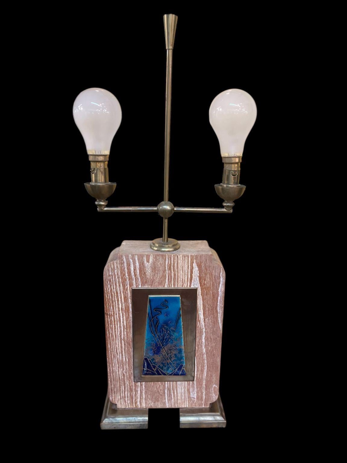 Lampe de table Art Déco en laiton et Oak Whiting C.1930's Bon état - En vente à Bernville, PA