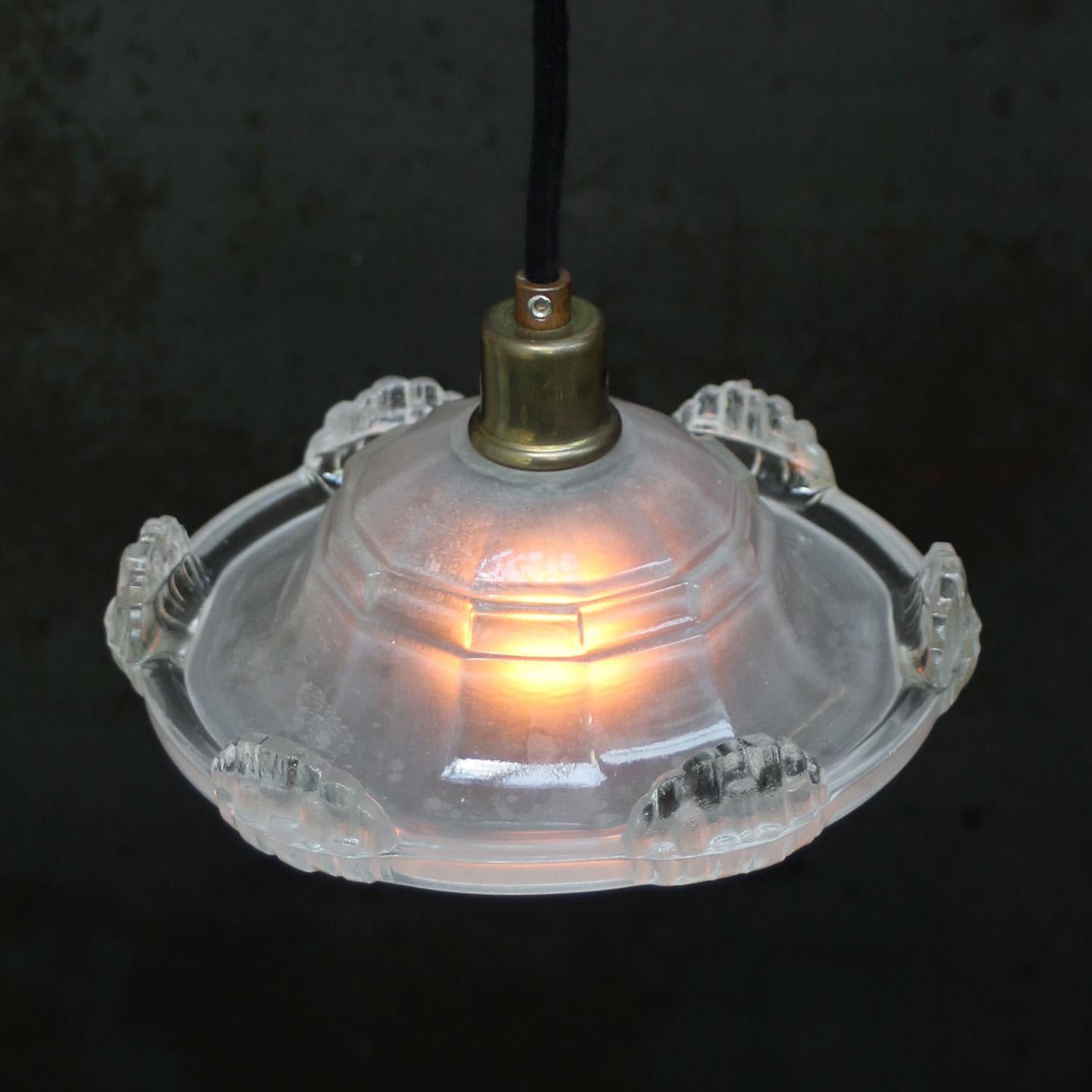 French Art Deco Brass Etched Glass Pendant Light 1920s In Good Condition For Sale In Amsterdam, NL