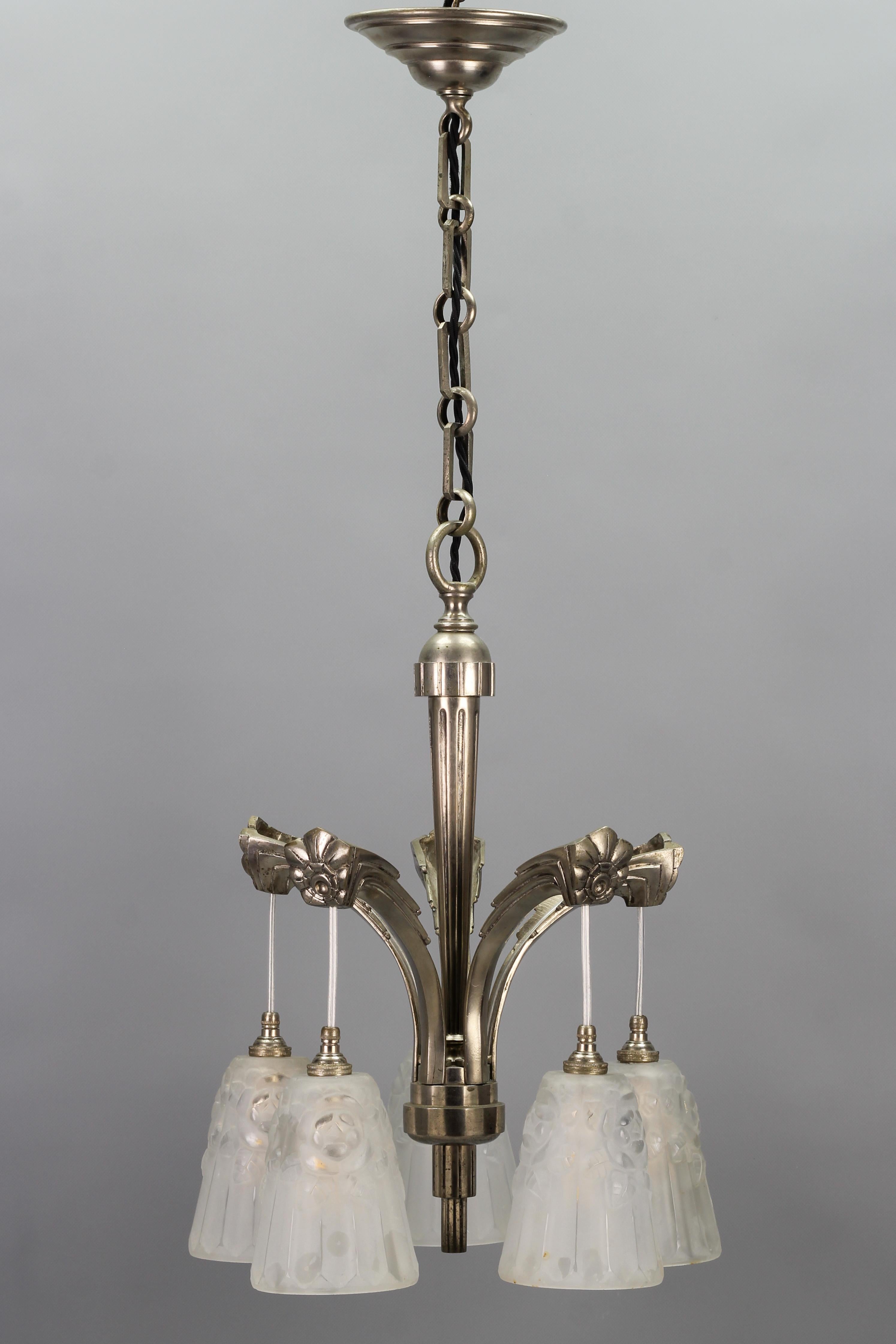 French Art Deco Brass Five-Light Chandelier with White Glass by Degué, 1930s For Sale 1