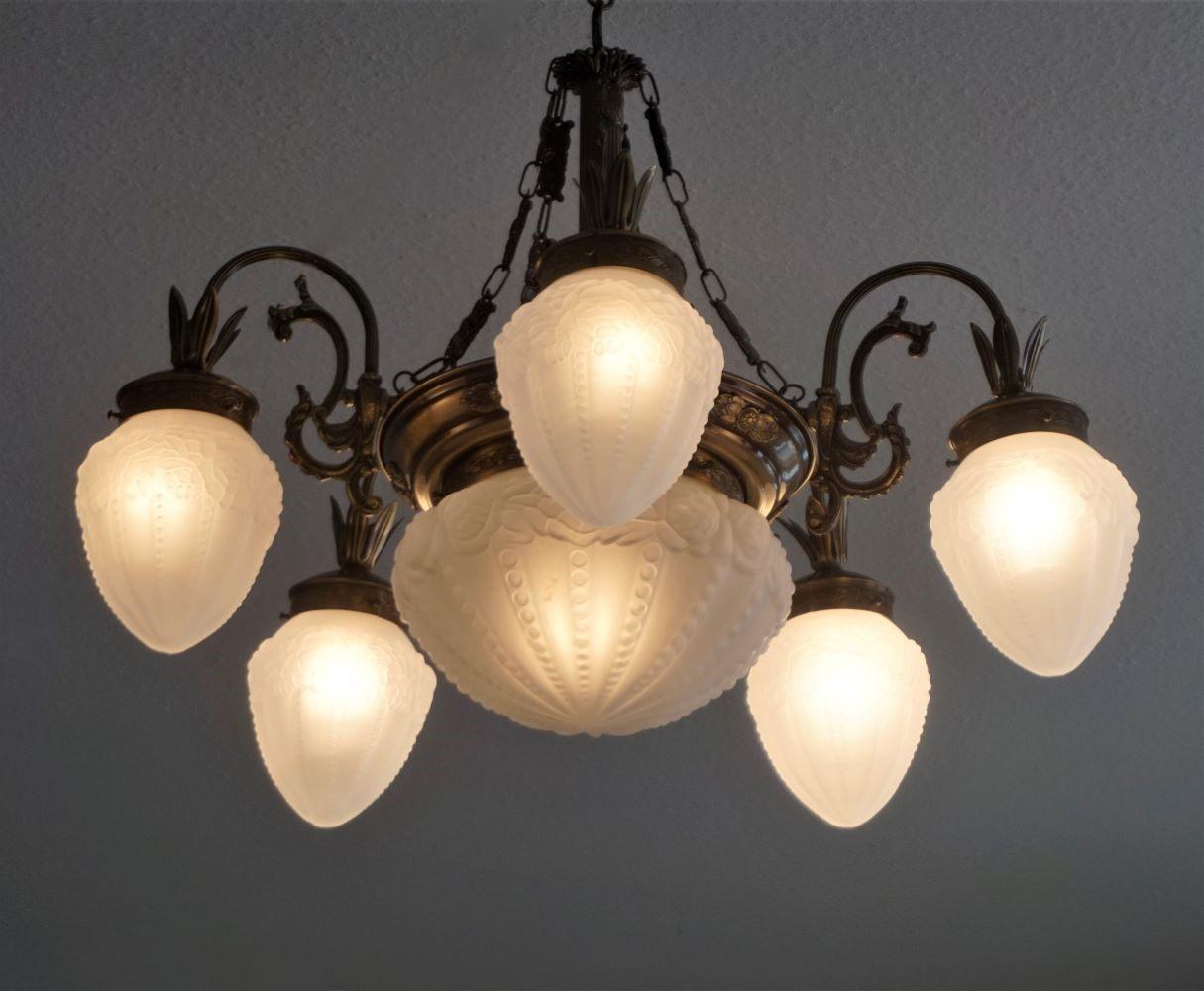 French Art Deco Frosted Glass Brass Six-Light Chandelier For Sale 5