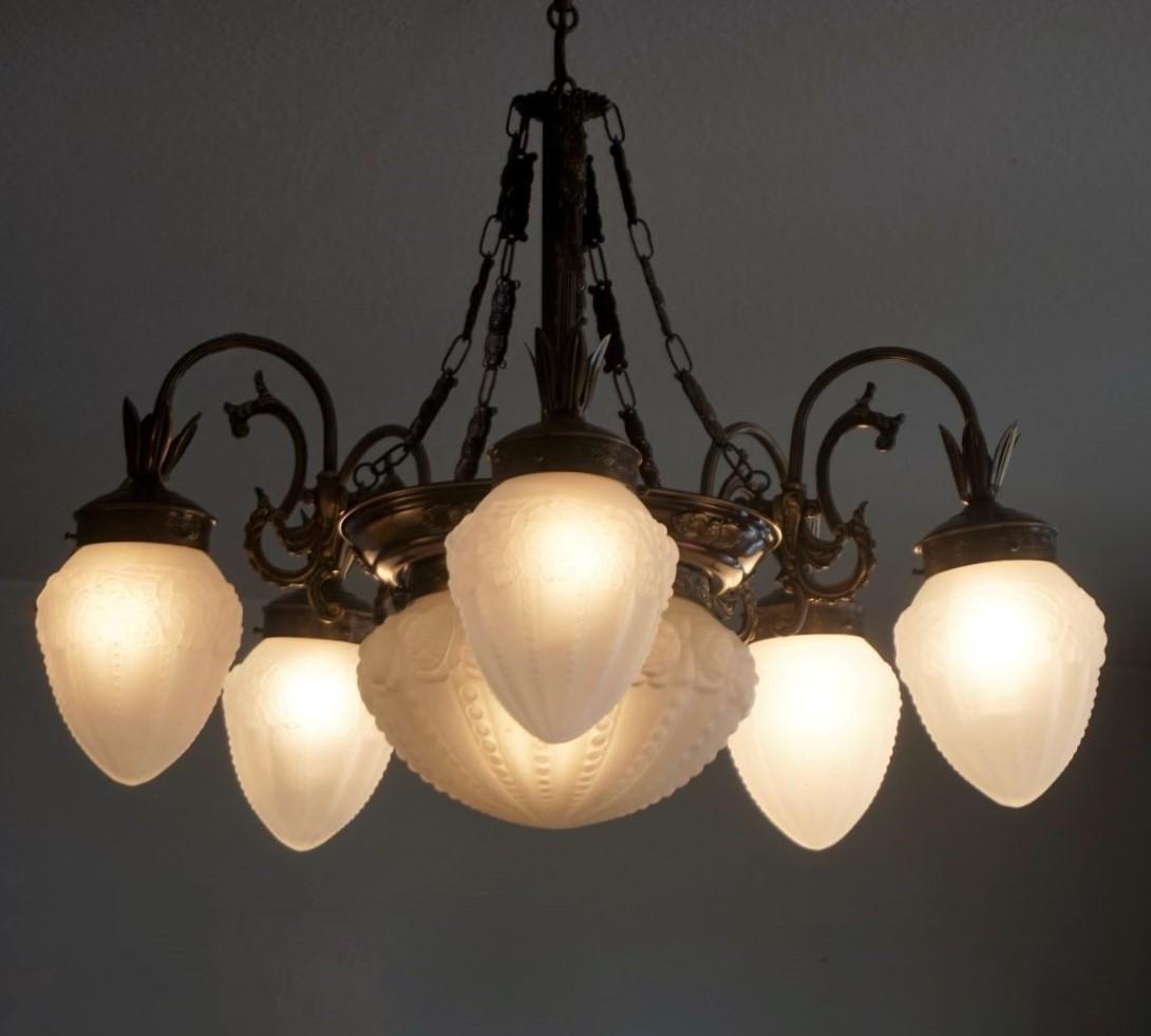 French Art Deco Frosted Glass Brass Six-Light Chandelier For Sale 4