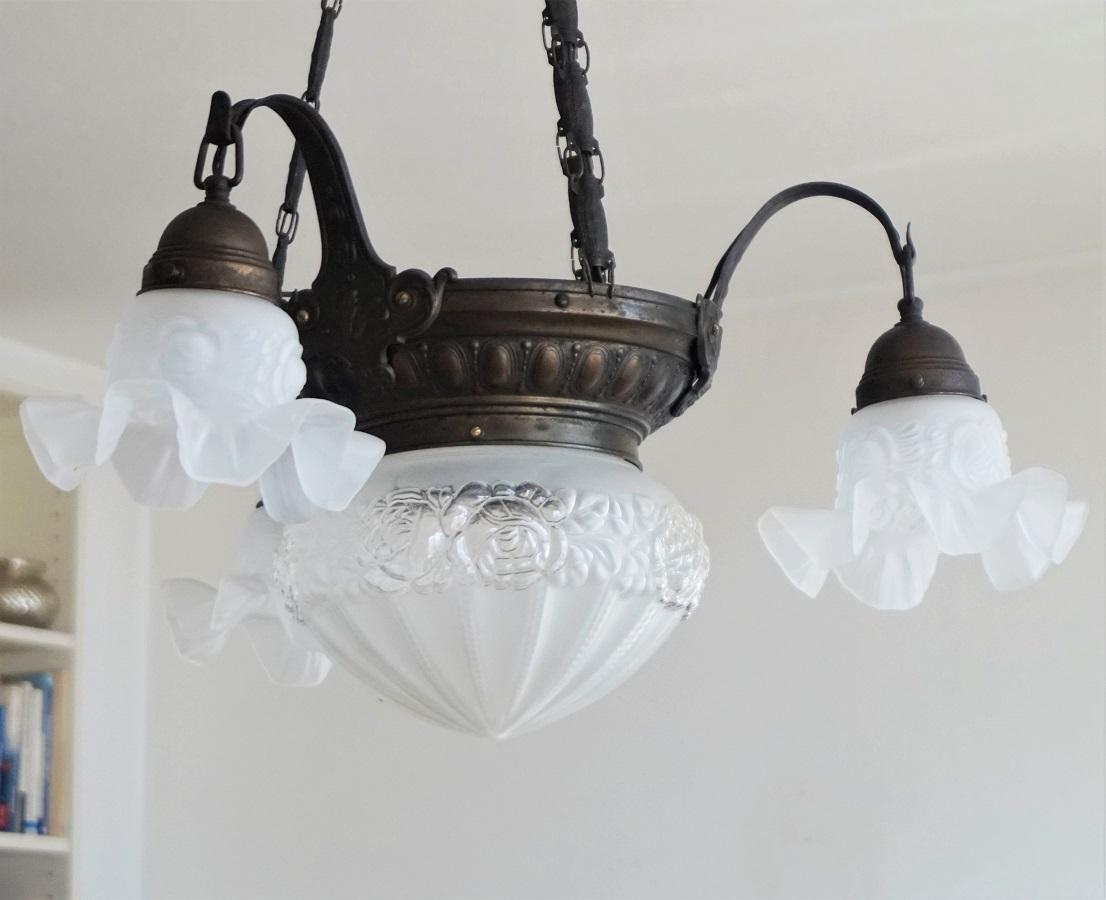 French Art Deco Brass Frosted Glass Four-Light Chandelier For Sale 1