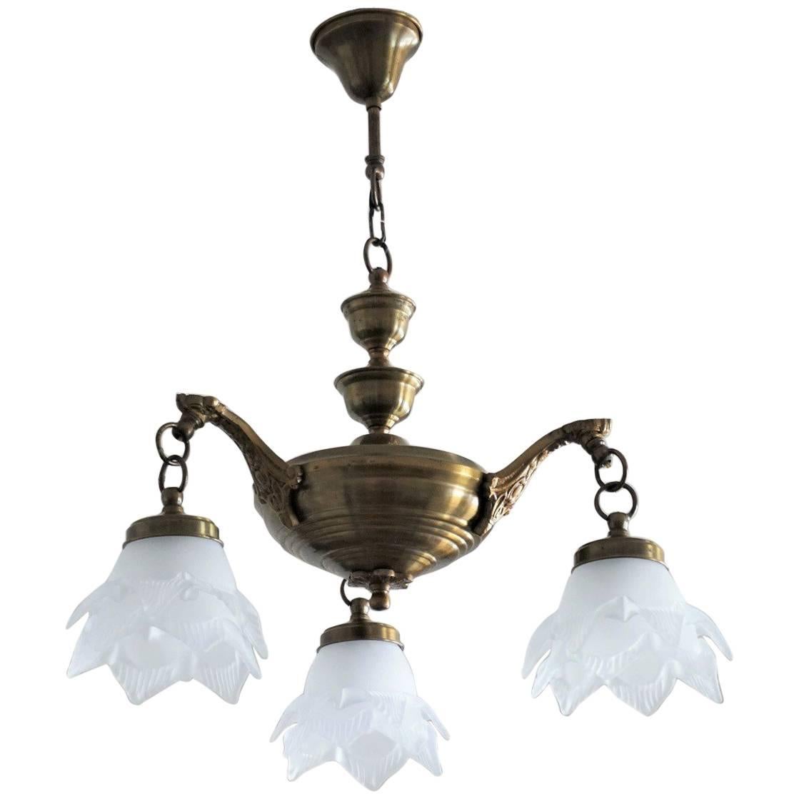 Midcentury Art Deco style brass chandelier with frosted glass tulip shades, France, circa 1930-1939.
Number of lights: Three E14 light bulb sockets
Measure: Height 27.50 in (70 cm)
Diameter 18.50 in (47cm).


 