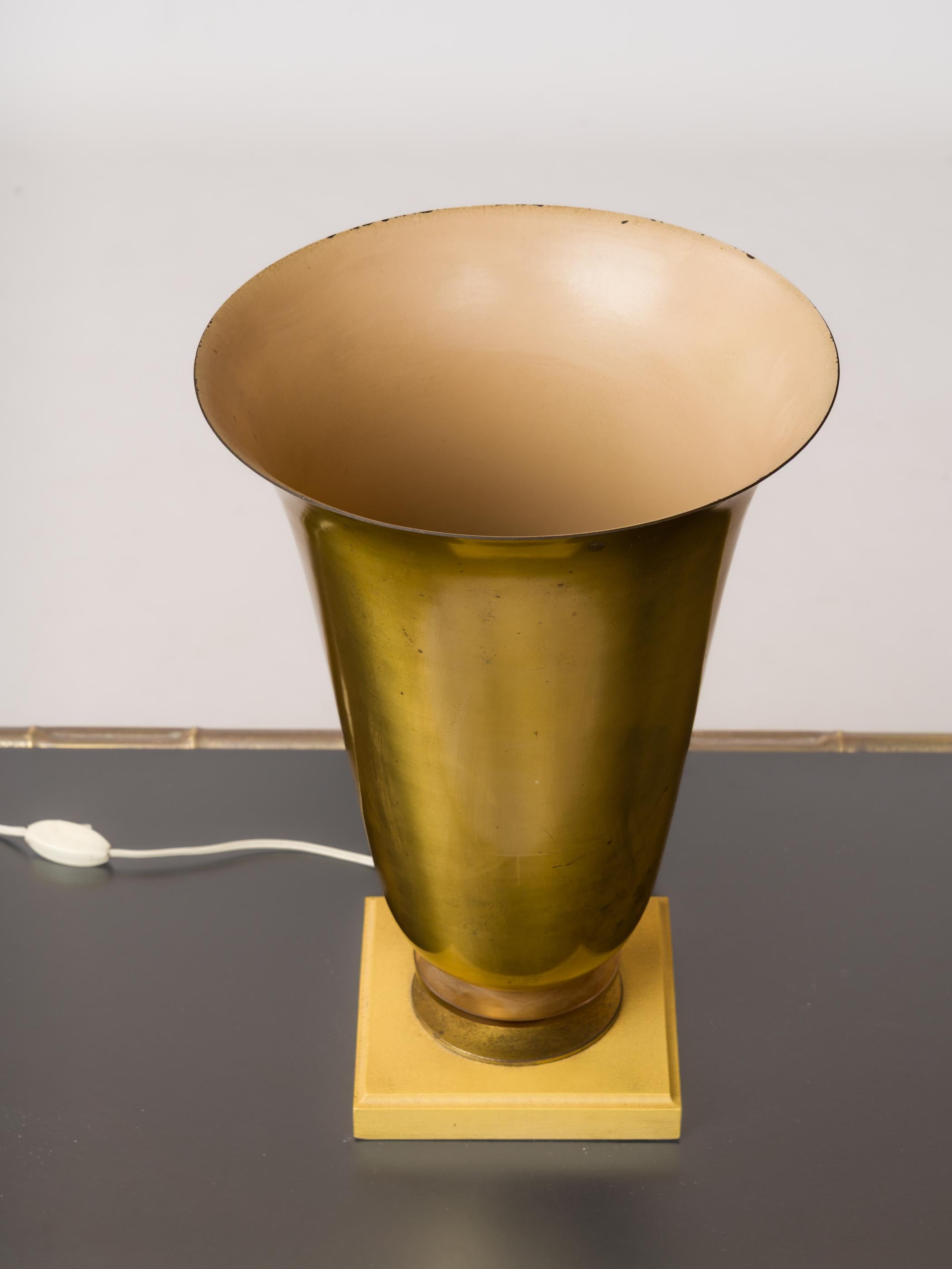 Art Déco Lampada da tavolo a ribalta in ottone Art Deco francese, anni '30 in vendita