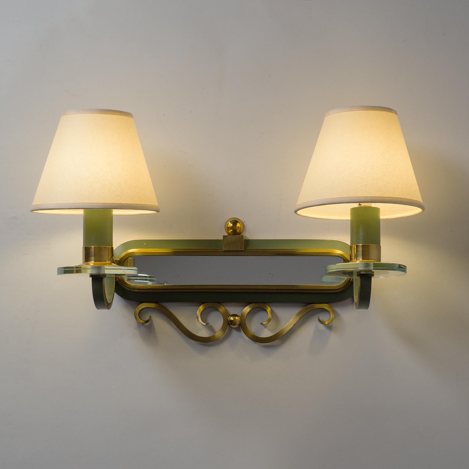 French Art Deco Brass Wall Lights, 1940s In Good Condition In Vienna, AT