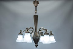 Französischer Art-Déco-Kronleuchter aus Bronze und mattiertem Weißglas mit sechs Lichtern, ca. 1930