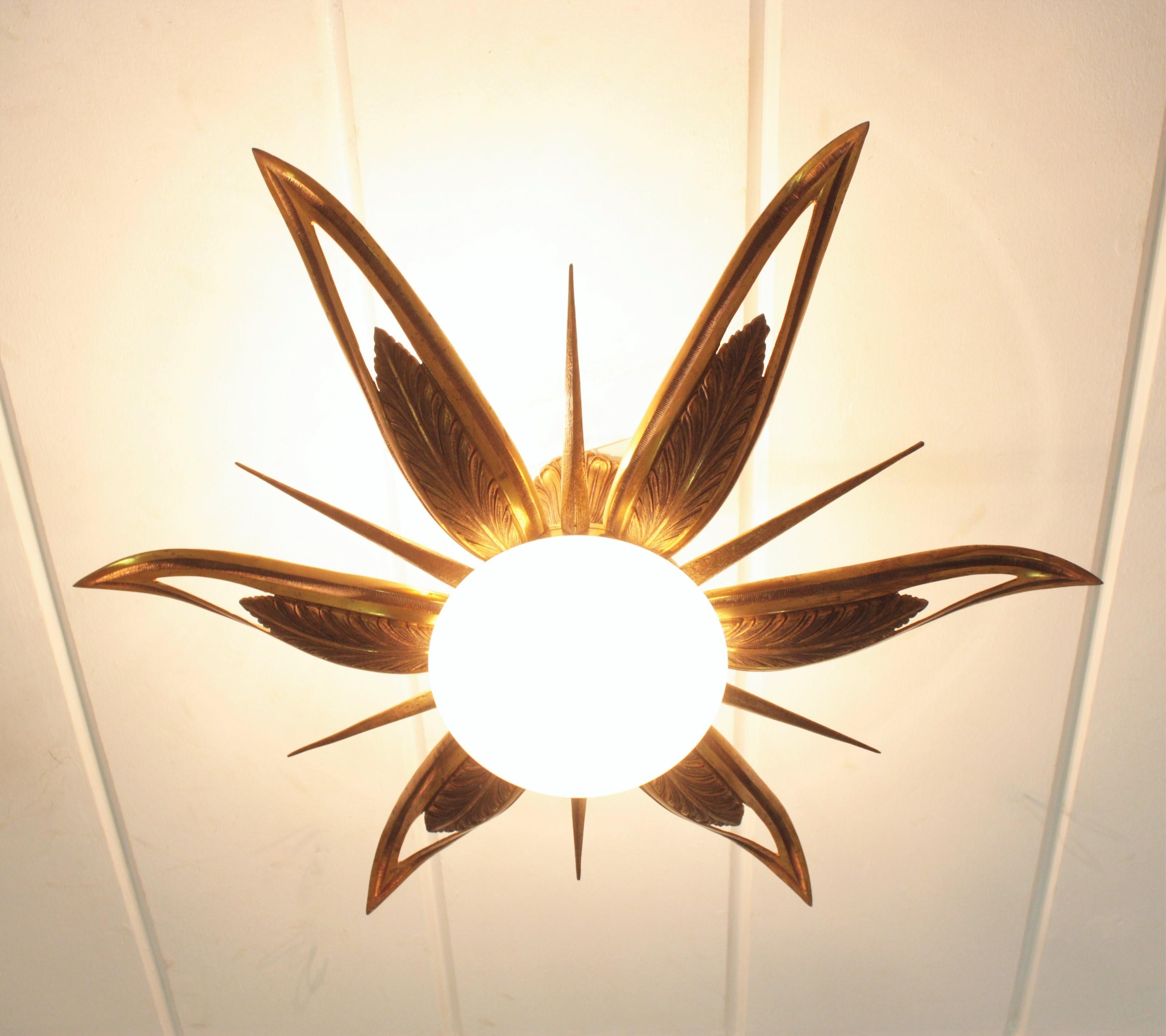 Französische Einbaubeleuchtung aus Bronze und Milchglas mit Sonnenschliff im Art déco-Stil  im Angebot 9