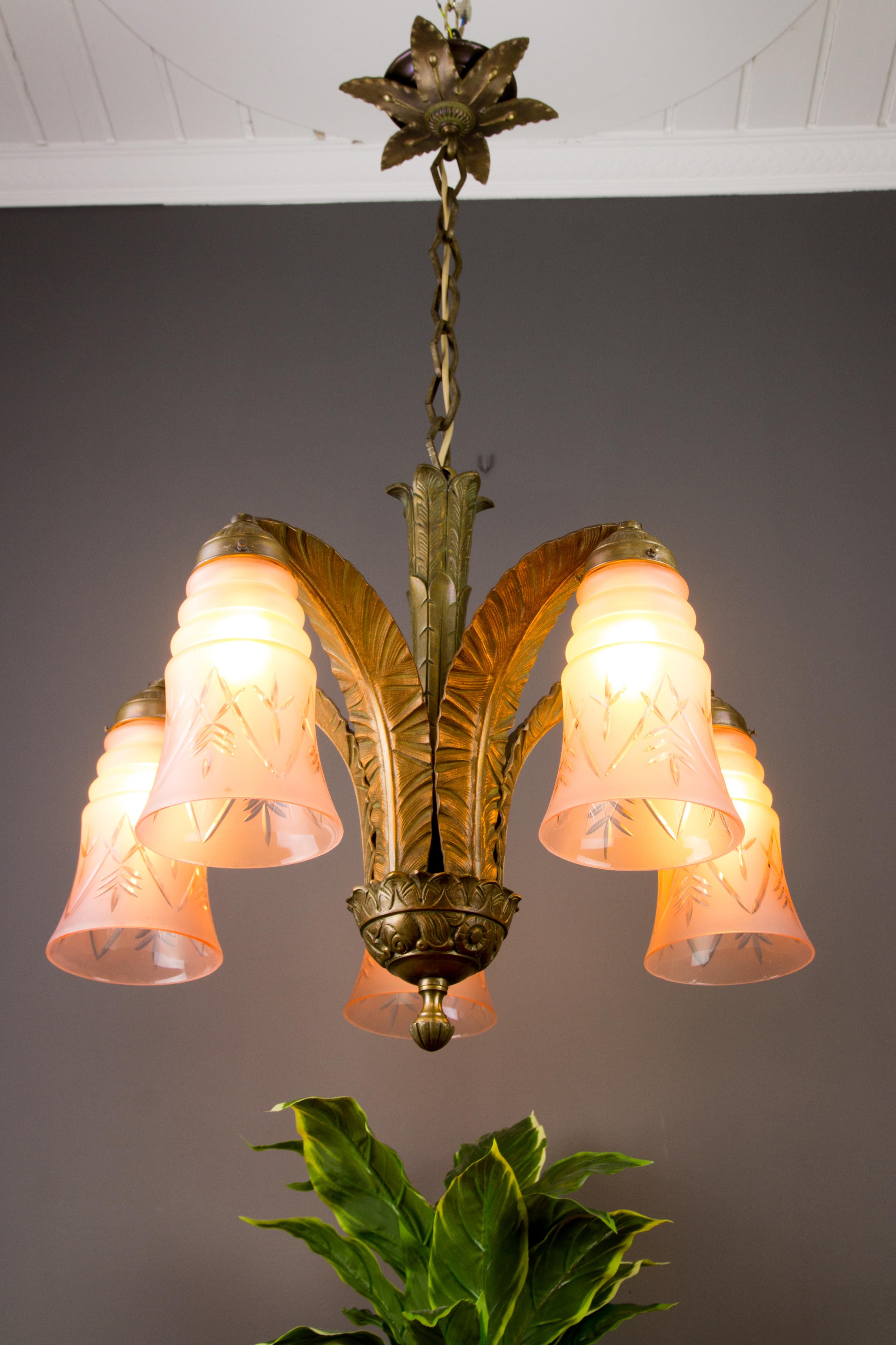 French Art Deco Bronze and Pink Frosted Glass Five-Light Chandelier, 1930s In Good Condition In Barntrup, DE