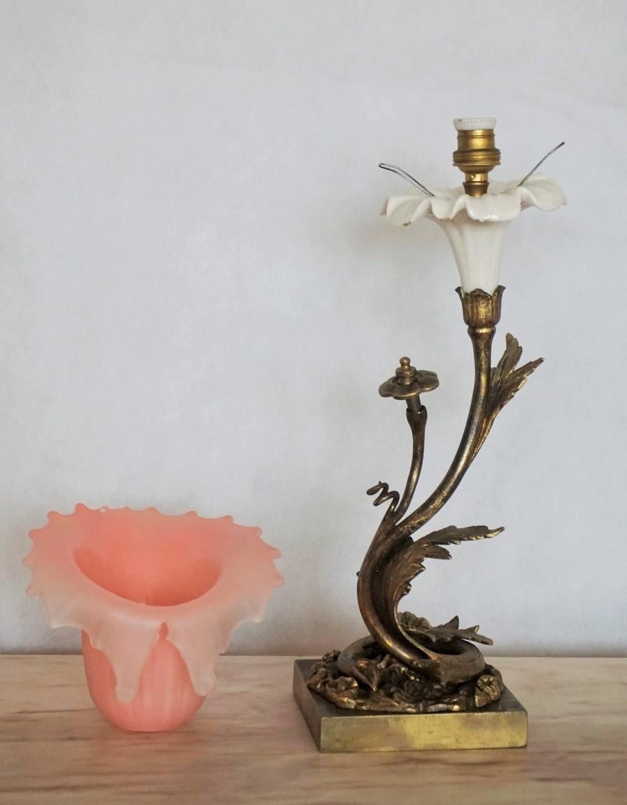 French Art Deco Bronze and Porcelain Table Lamp with Vaseline Glass Tulip, 1920s 3