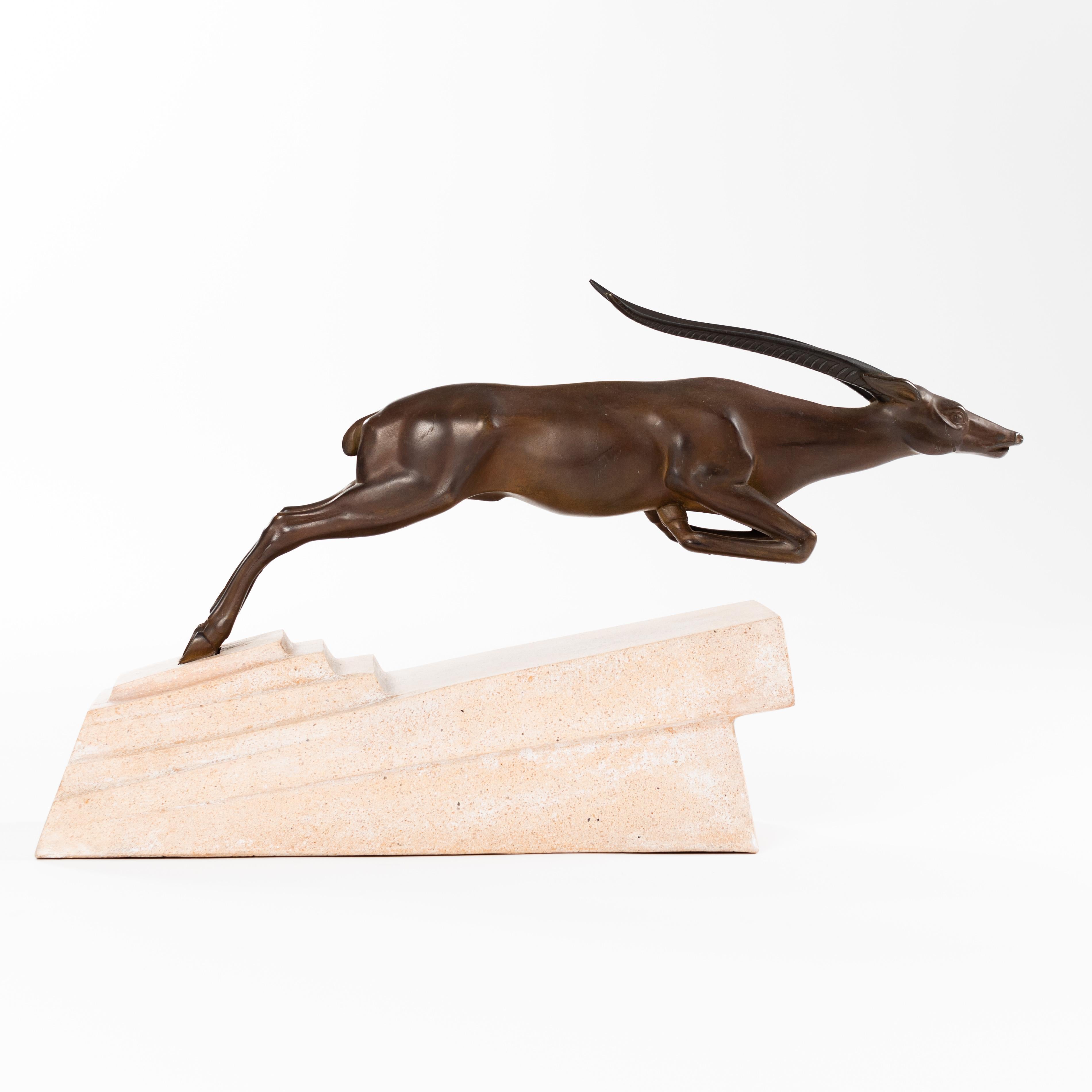 Very finely crafted bronze sculpture from the period of French Art Deco.
Attributed to the sculptur Max Le Verrier.

The antelope is jumping, the dynamics and movement of the animal is very well captured in the depiction.
The bronze is brown, the