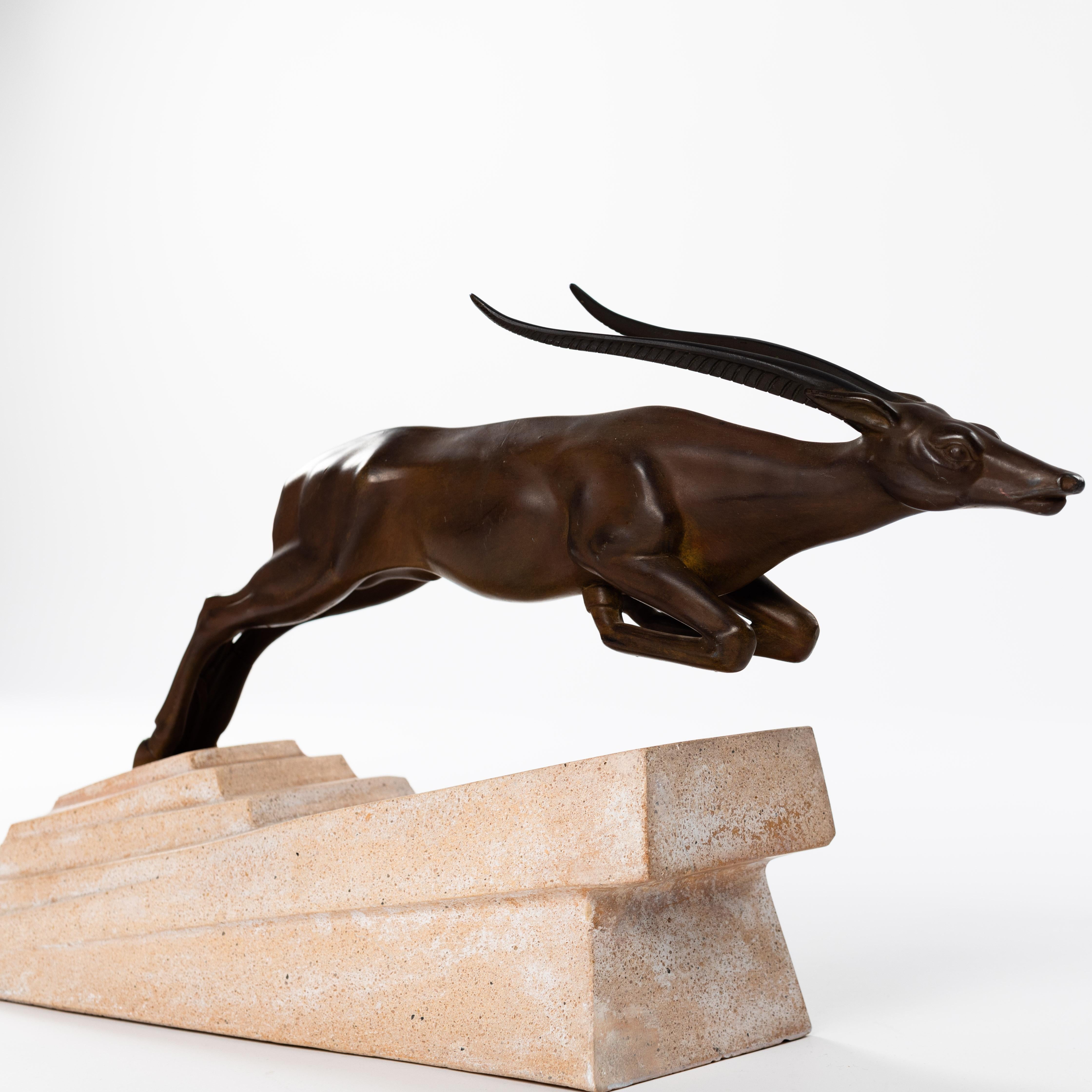 French Art Déco Bronze Antilope Scultpure on Stone Base by Max Le Verrier 1920s In Good Condition For Sale In Salzburg, AT