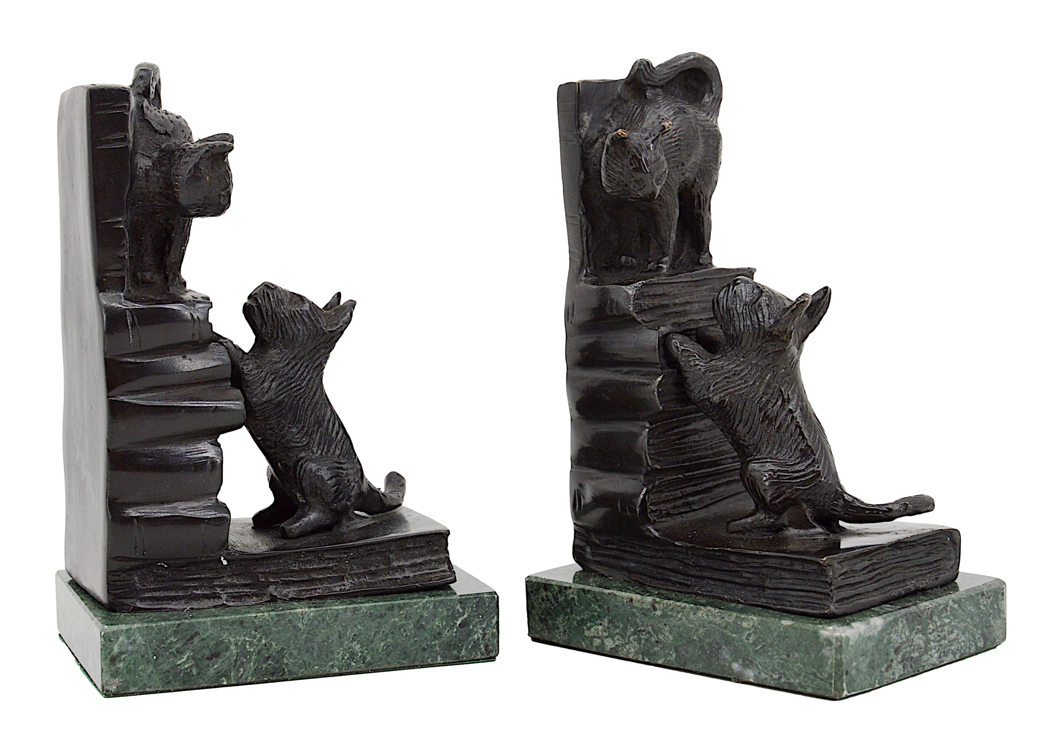 French Art Deco bookends, France, 1930's. Bronze and marble. The dog tries to catch the cat who has taken refuge on a pile of books. Measures: Each bookend - Height: 5.9