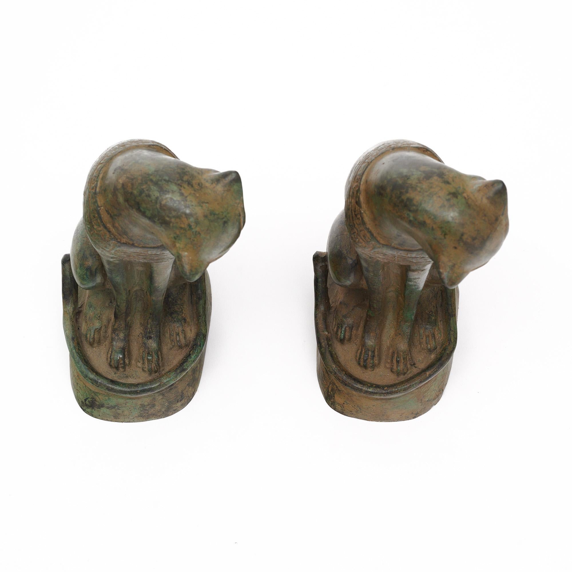 Französische Art-Deco-Bronzekatzen-Skulpturen (Art déco) im Angebot