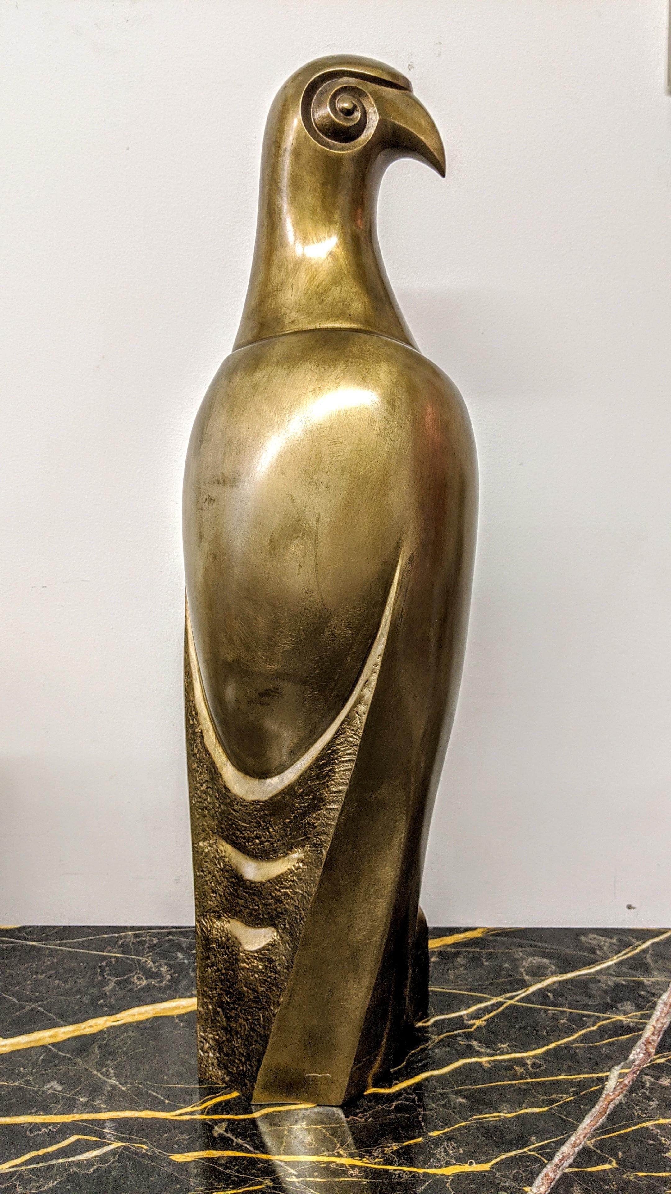 Français Sculpture de fauconnier en bronze Art Déco français en vente