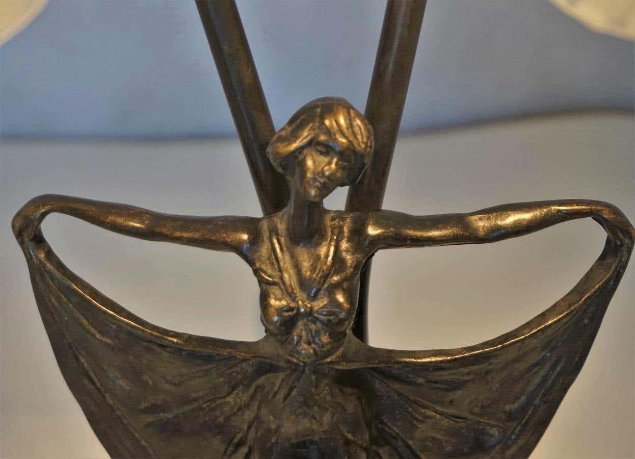 Lampe de table Art Déco française à double bras articulé en bronze, 1930-1939 en vente 3