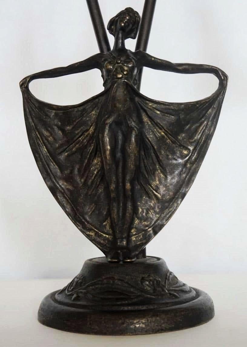Mid-20th Century French Art Deco Bronze Figurine Articulated Double Arm Table Lamp, 1930-1939 For Sale